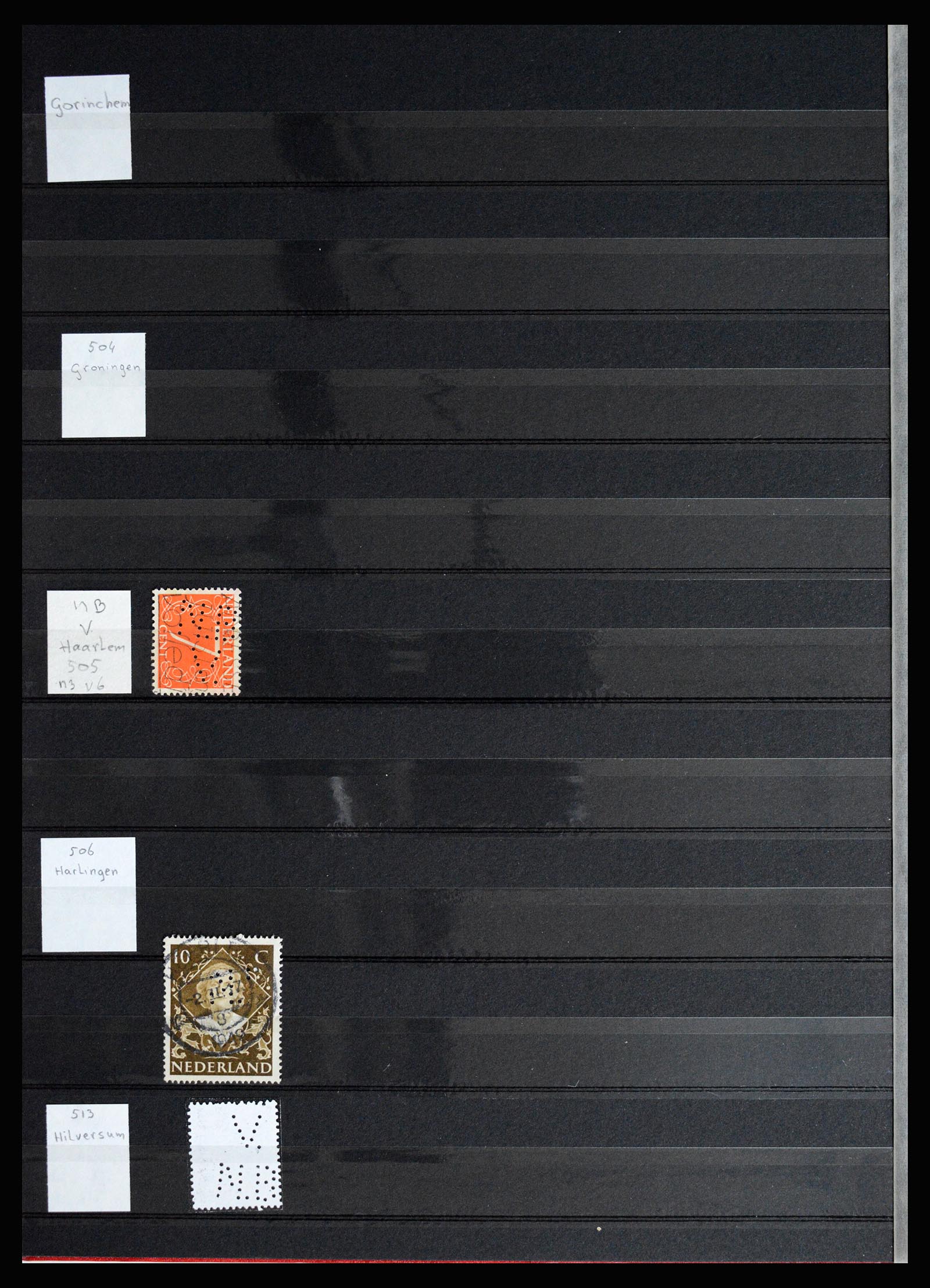 37054 030 - Postzegelverzameling 37054 Nederland perfins 1890-1960.