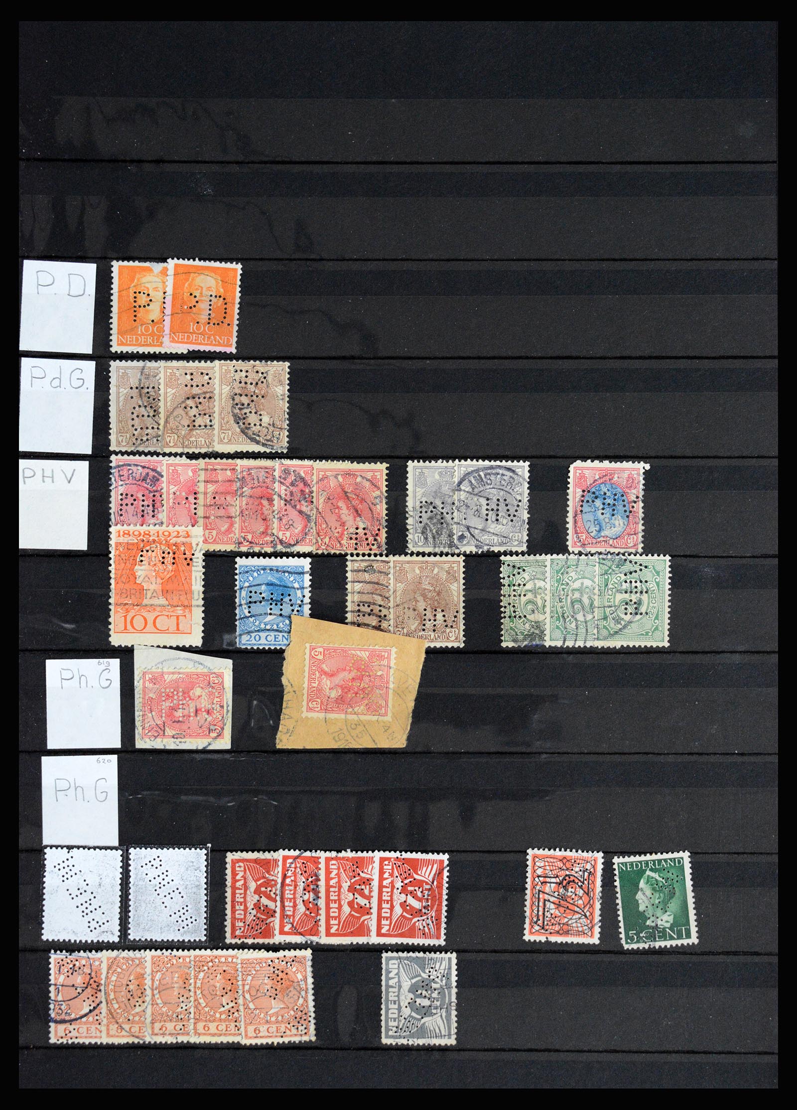 37054 035 - Postzegelverzameling 37054 Nederland perfins 1890-1960.