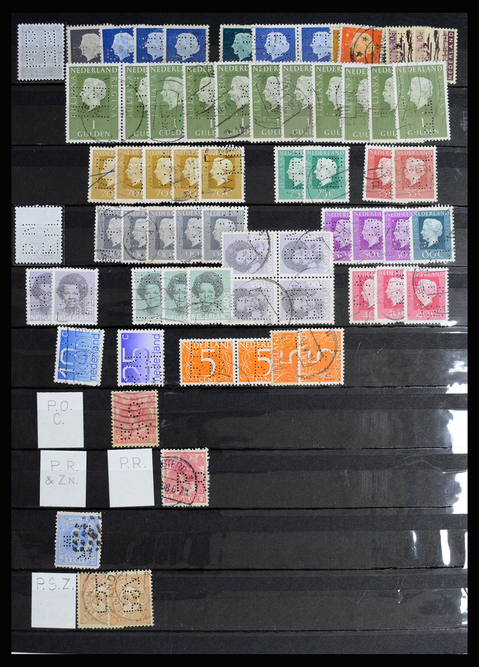 37054 036 - Postzegelverzameling 37054 Nederland perfins 1890-1960.