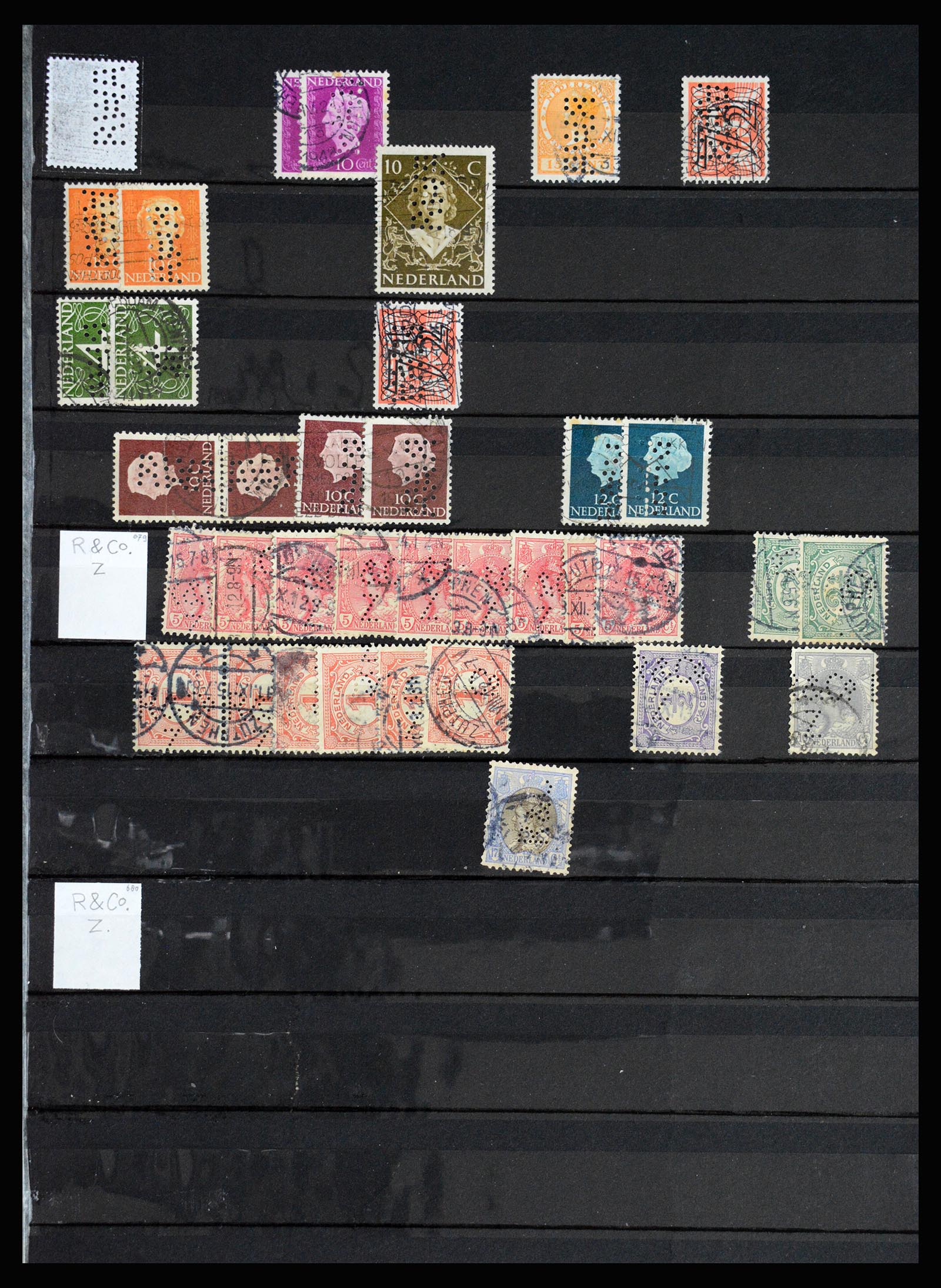37054 039 - Postzegelverzameling 37054 Nederland perfins 1890-1960.
