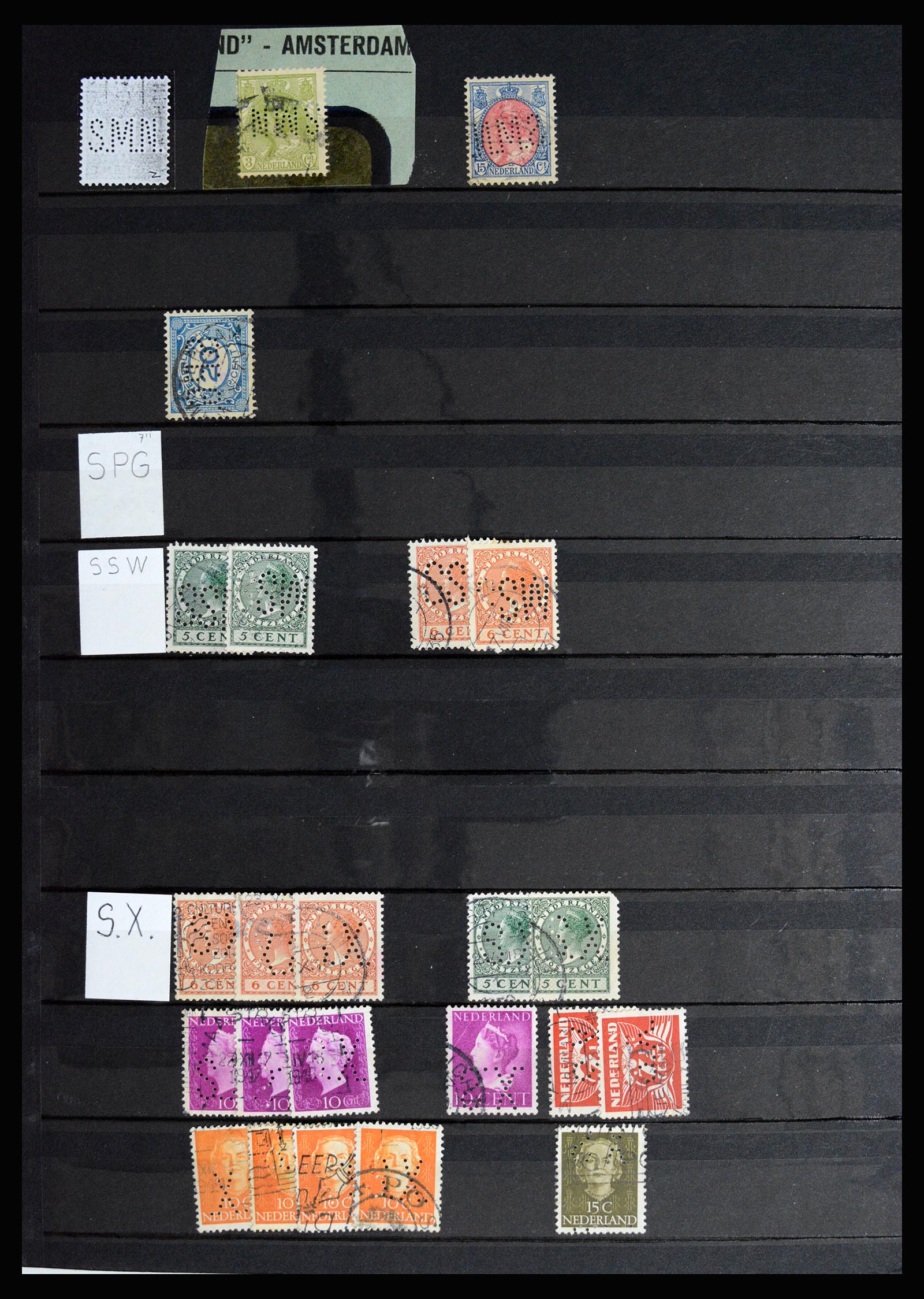 37054 042 - Postzegelverzameling 37054 Nederland perfins 1890-1960.