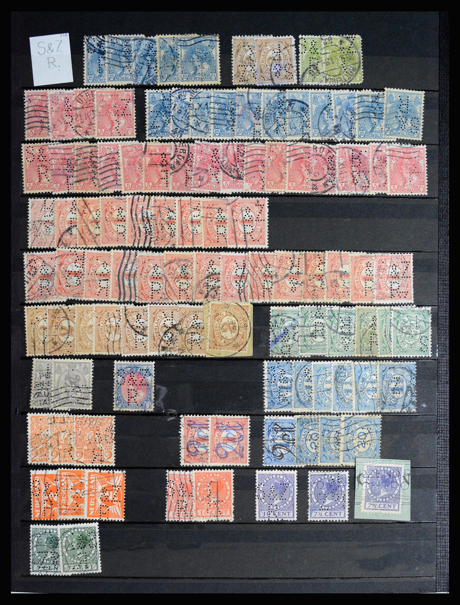 37054 044 - Postzegelverzameling 37054 Nederland perfins 1890-1960.