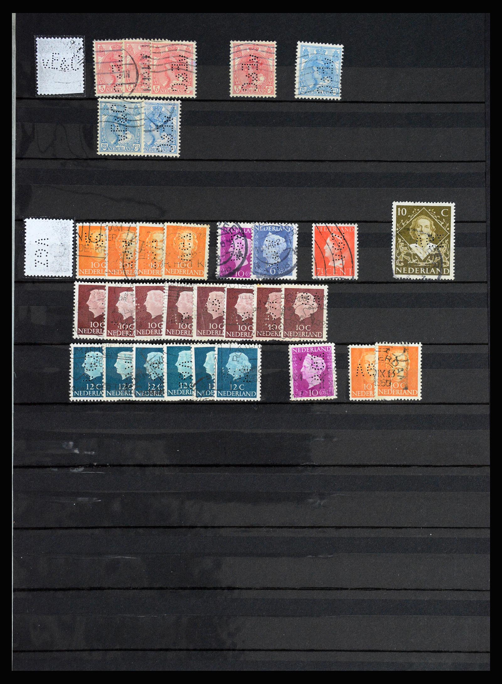 37054 048 - Postzegelverzameling 37054 Nederland perfins 1890-1960.