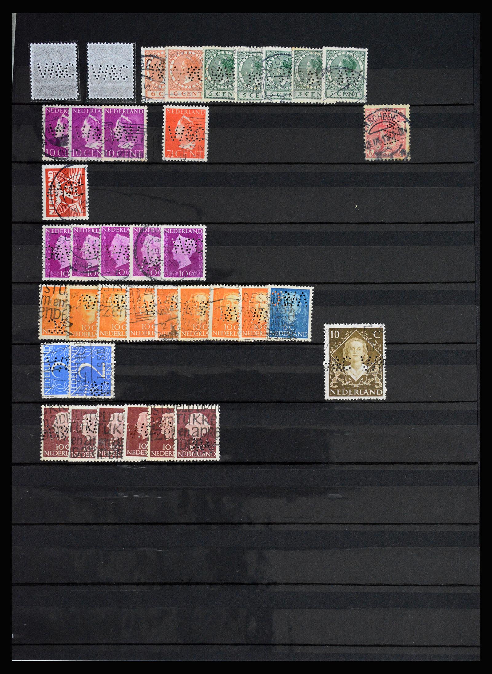 37054 049 - Postzegelverzameling 37054 Nederland perfins 1890-1960.