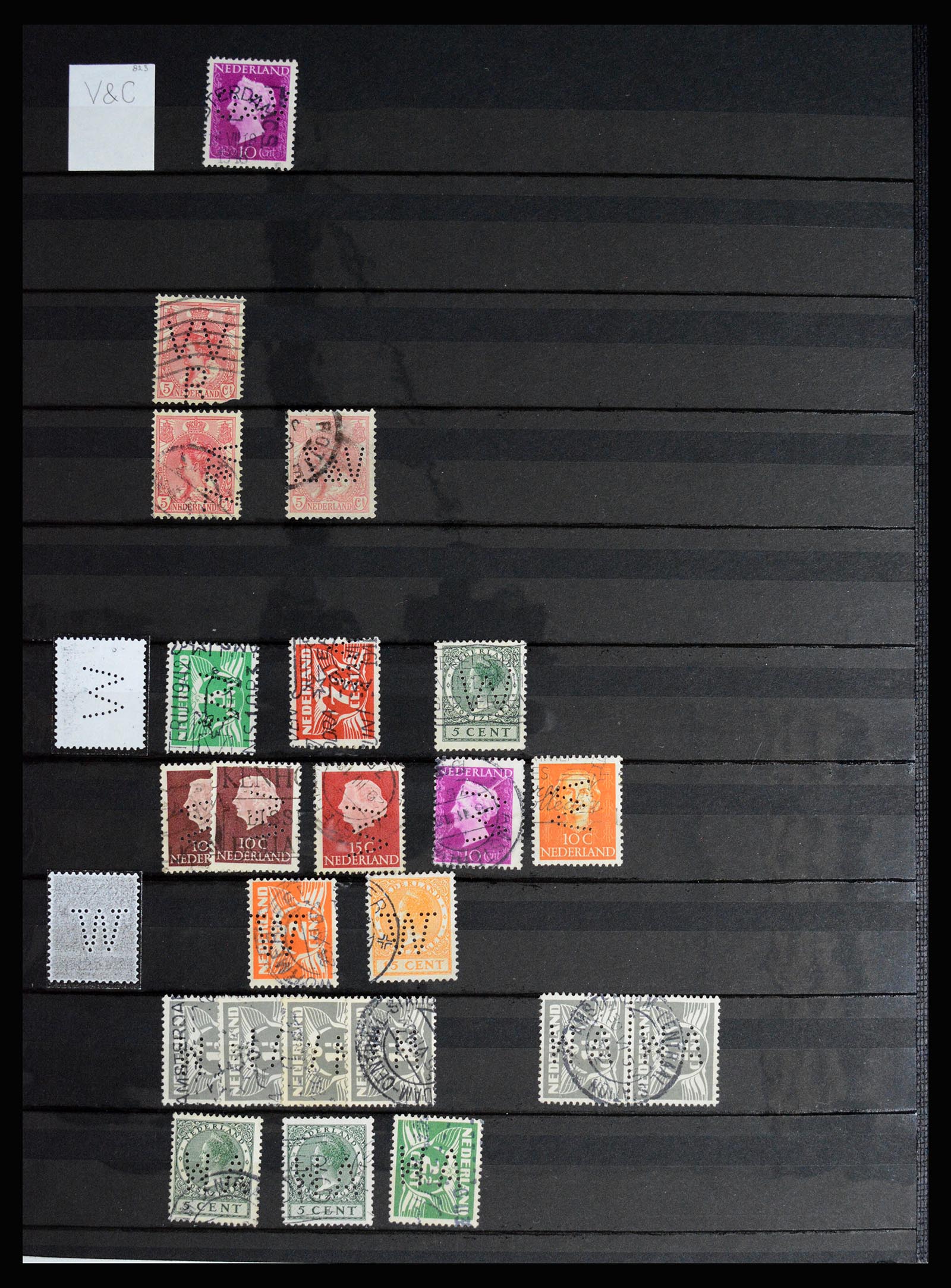 37054 052 - Postzegelverzameling 37054 Nederland perfins 1890-1960.