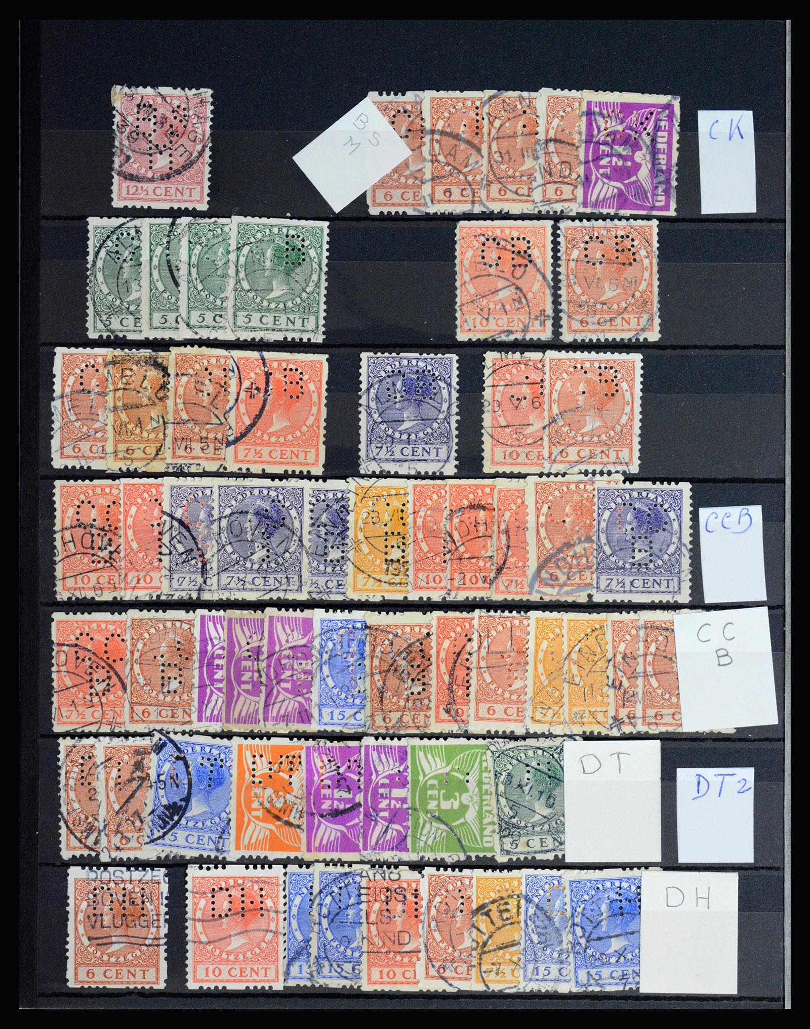 37054 062 - Postzegelverzameling 37054 Nederland perfins 1890-1960.