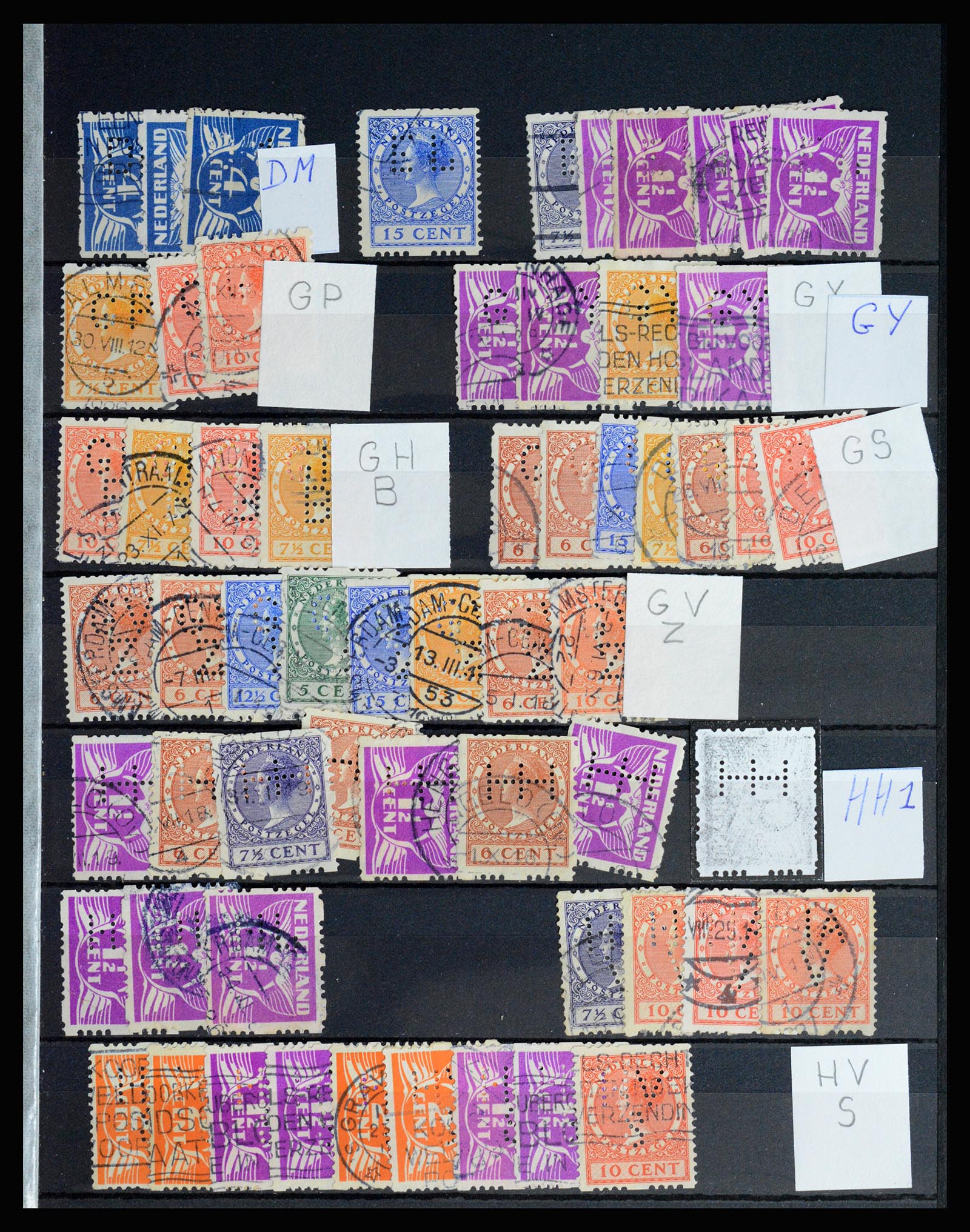 37054 063 - Postzegelverzameling 37054 Nederland perfins 1890-1960.
