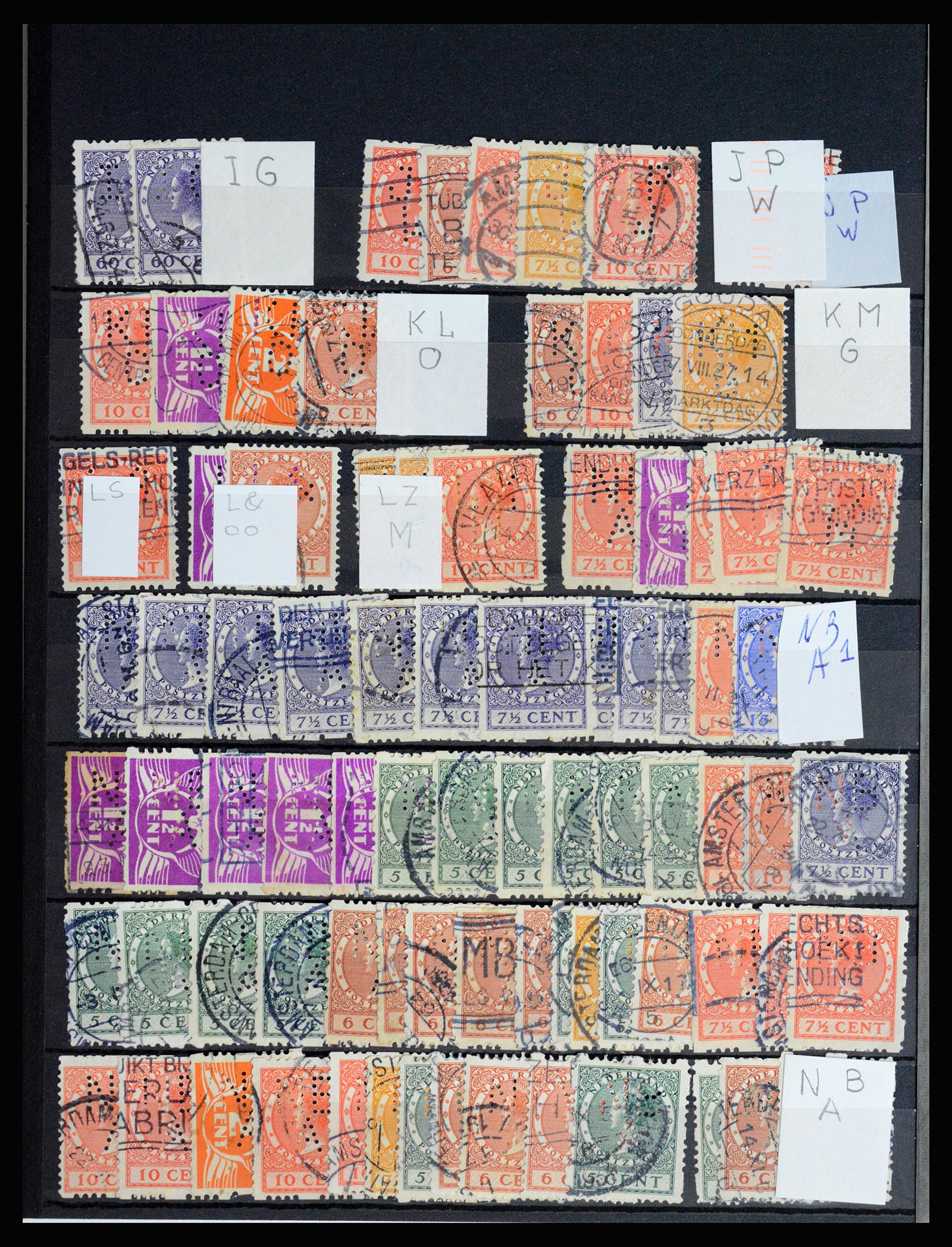 37054 064 - Postzegelverzameling 37054 Nederland perfins 1890-1960.