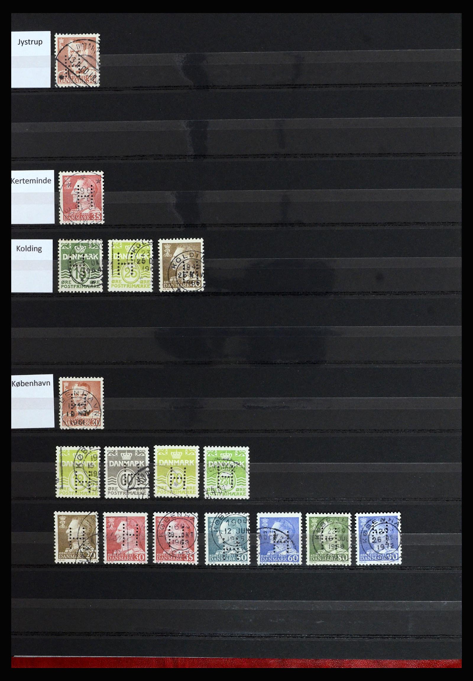 37056 006 - Postzegelverzameling 37056 Denemarken perfins.