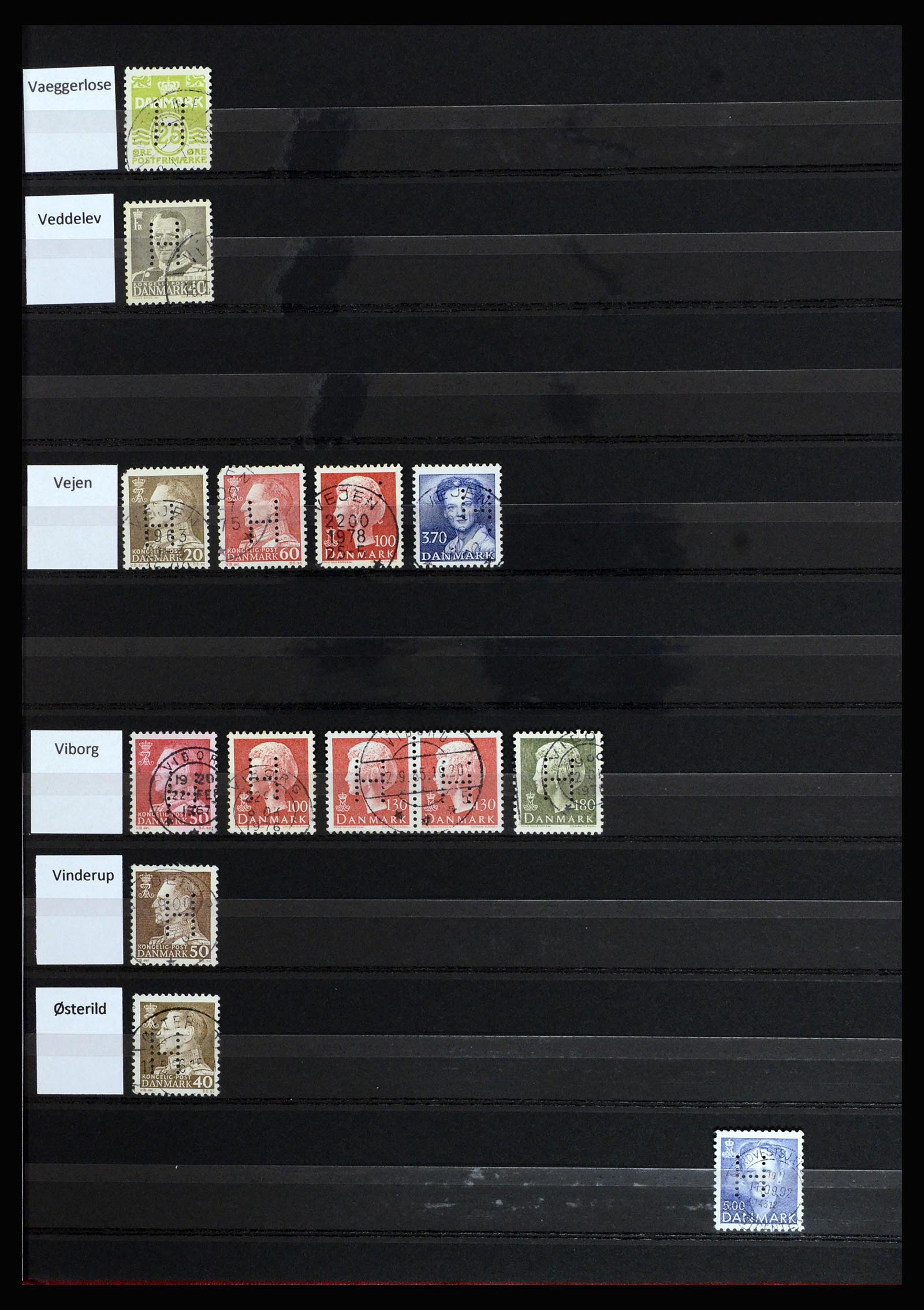 37056 013 - Postzegelverzameling 37056 Denemarken perfins.