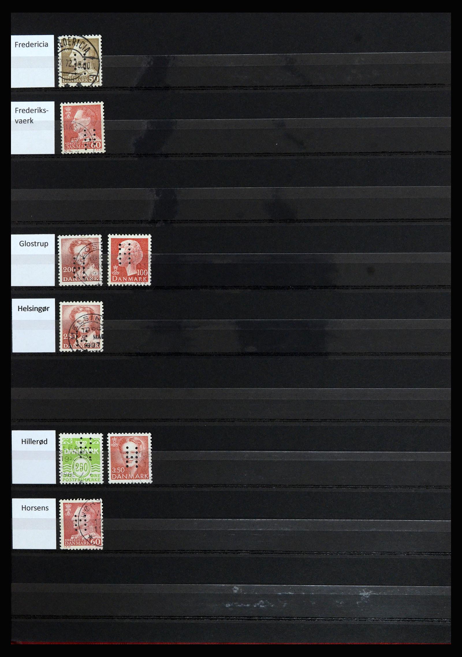 37056 015 - Postzegelverzameling 37056 Denemarken perfins.