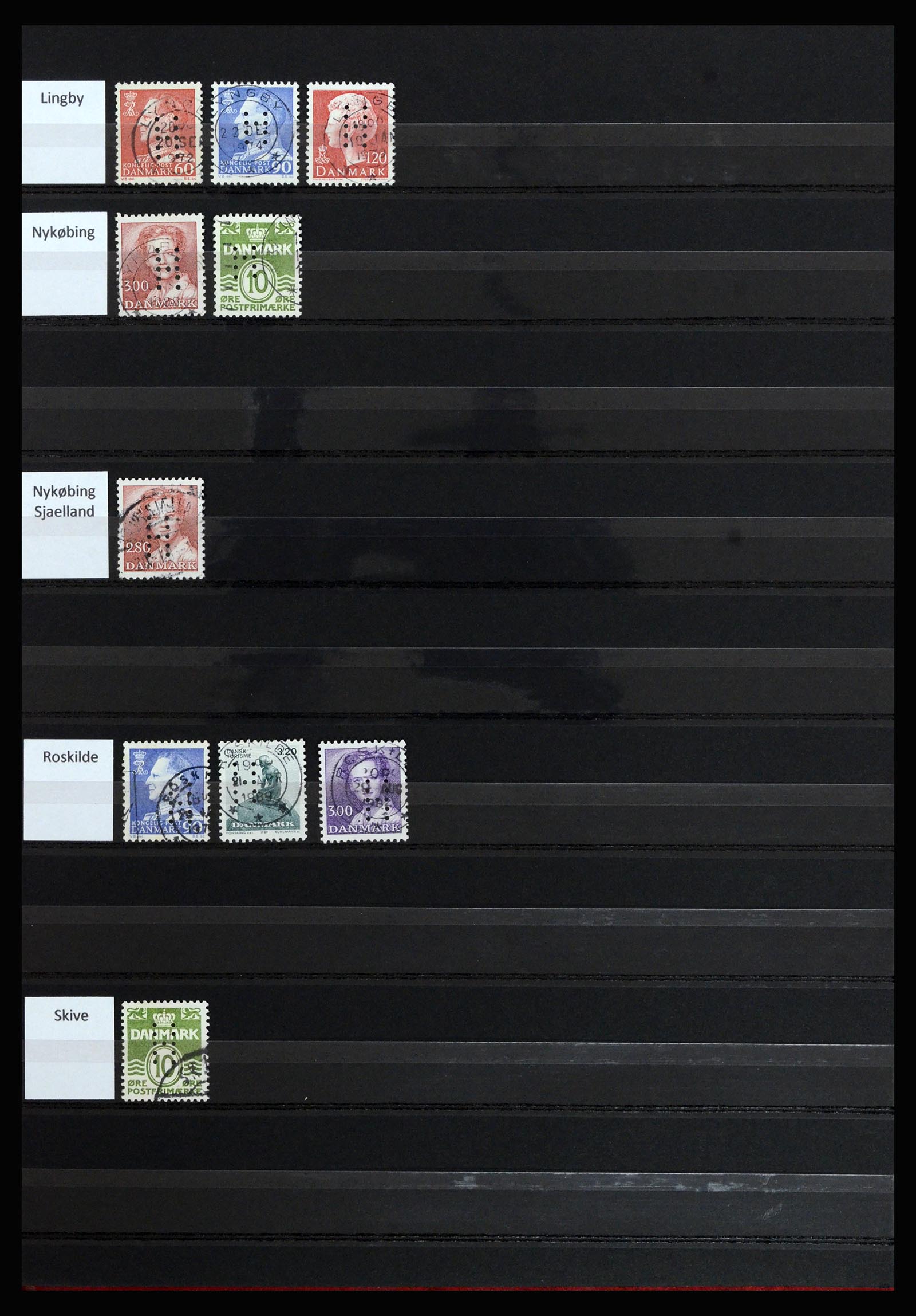 37056 017 - Postzegelverzameling 37056 Denemarken perfins.
