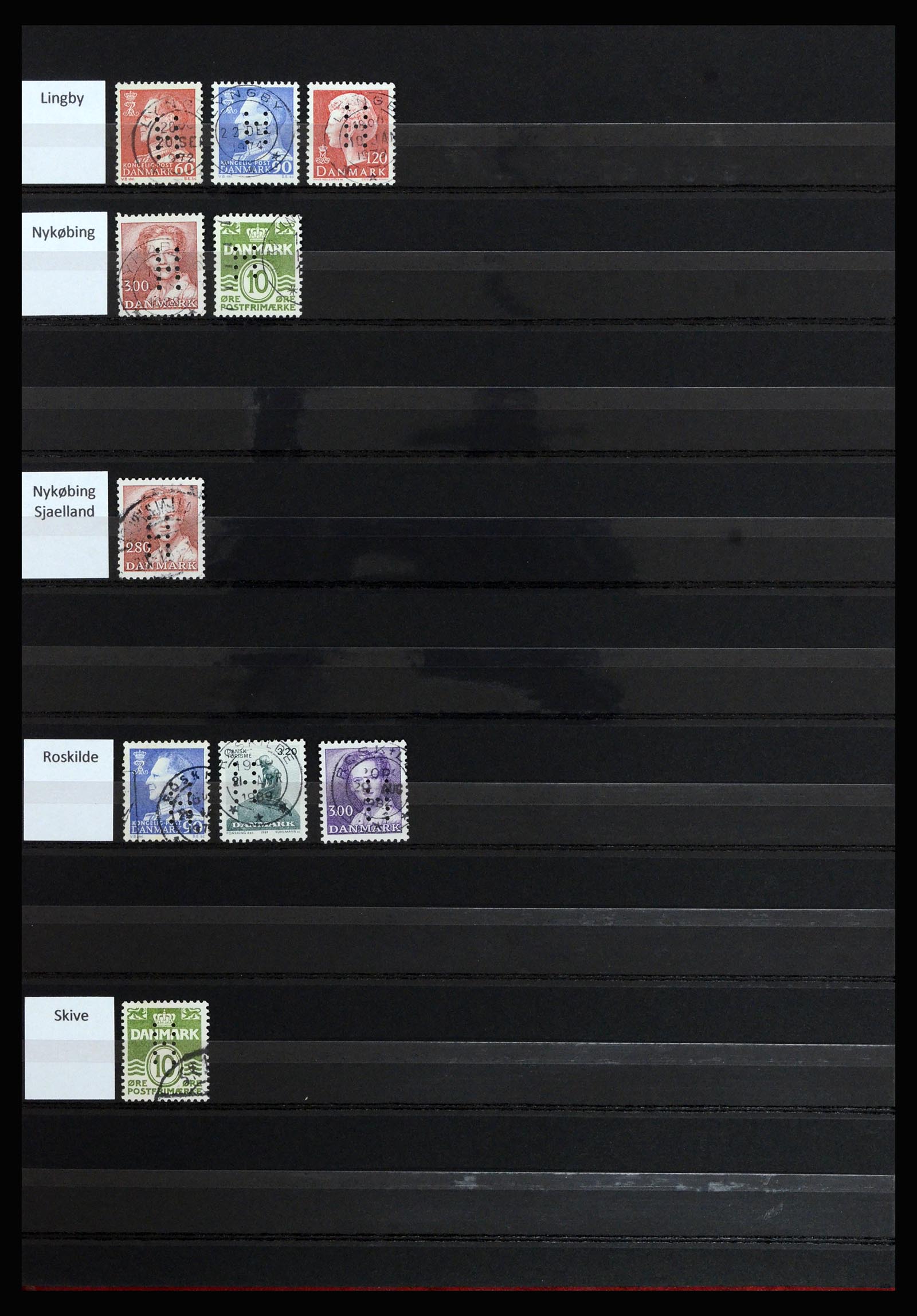 37056 017 - Postzegelverzameling 37056 Denemarken perfins.