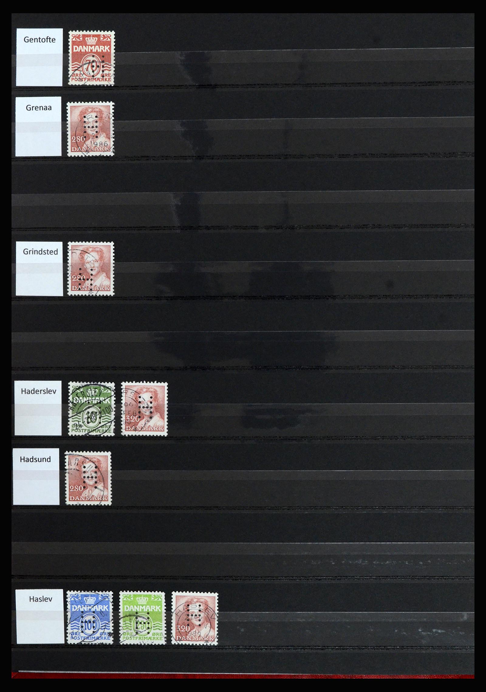 37056 020 - Postzegelverzameling 37056 Denemarken perfins.