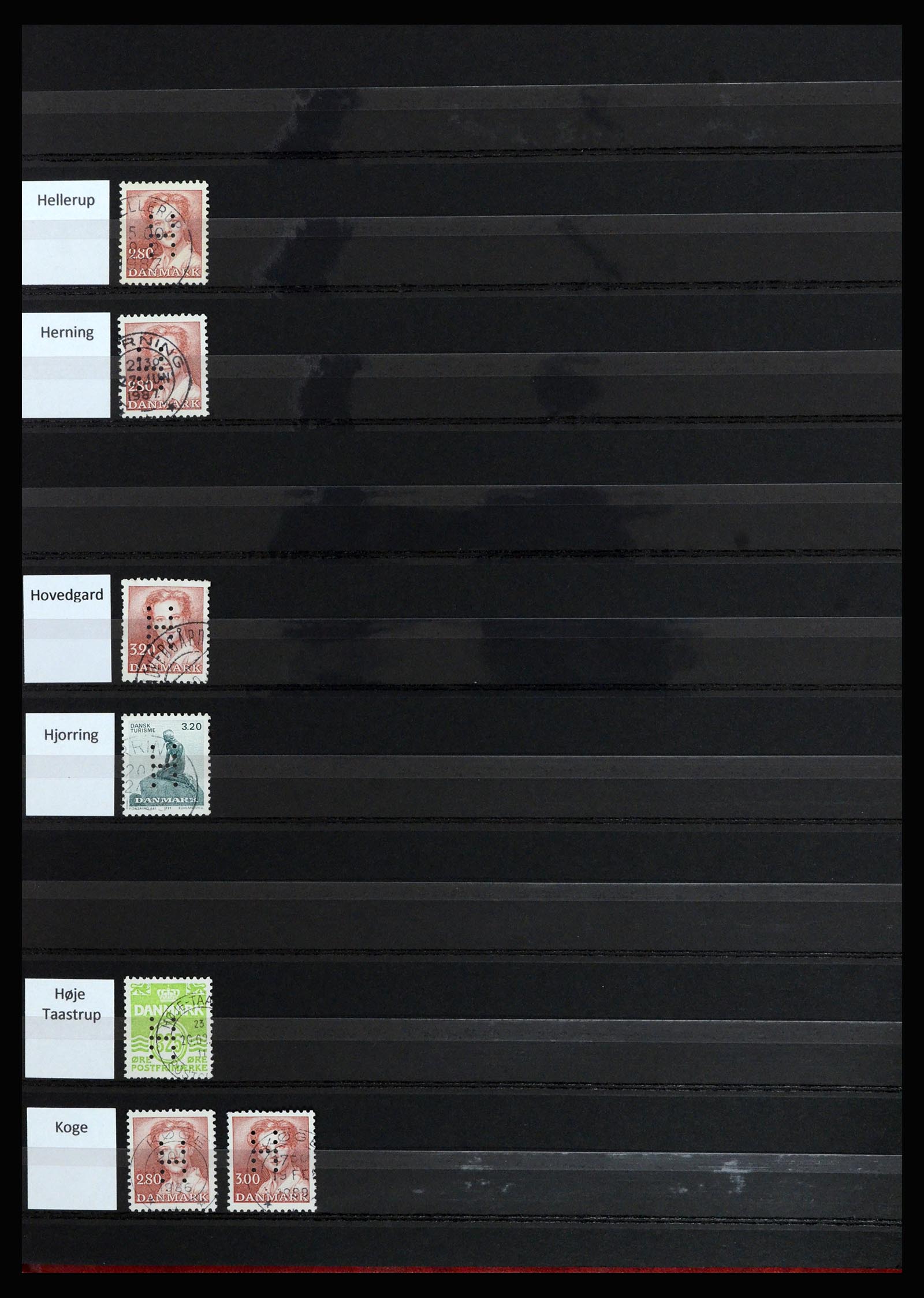 37056 021 - Postzegelverzameling 37056 Denemarken perfins.