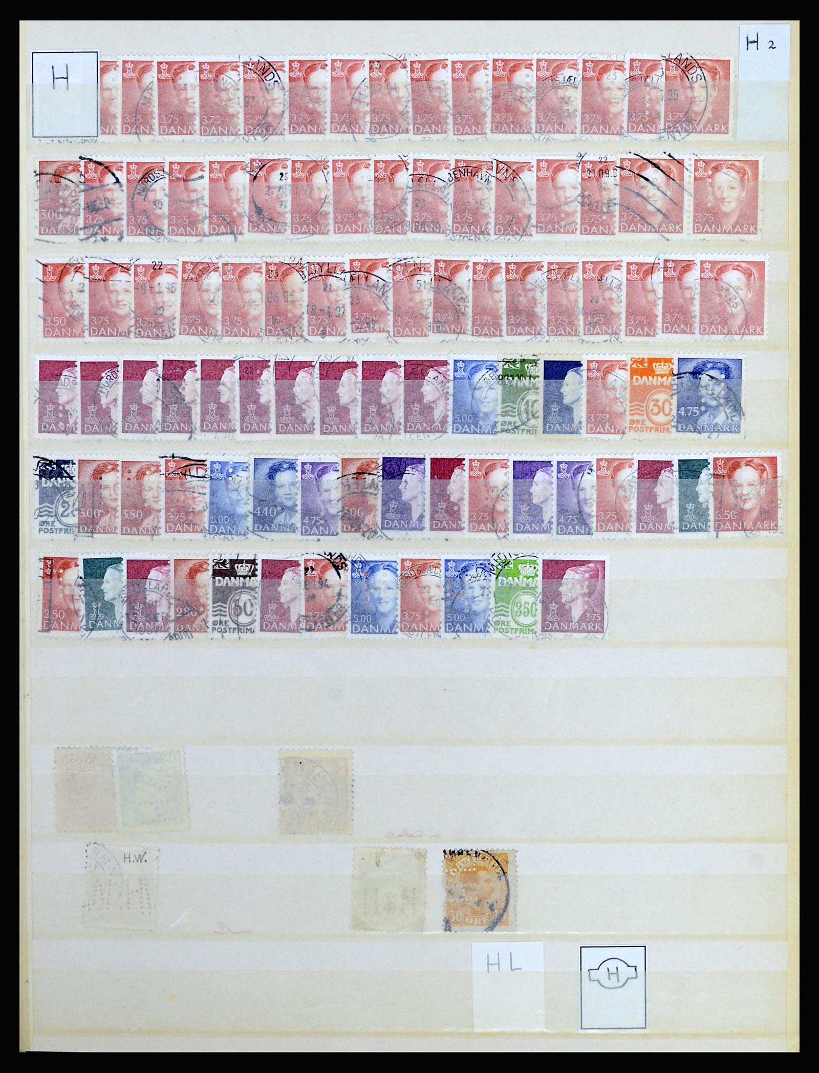 37056 050 - Postzegelverzameling 37056 Denemarken perfins.