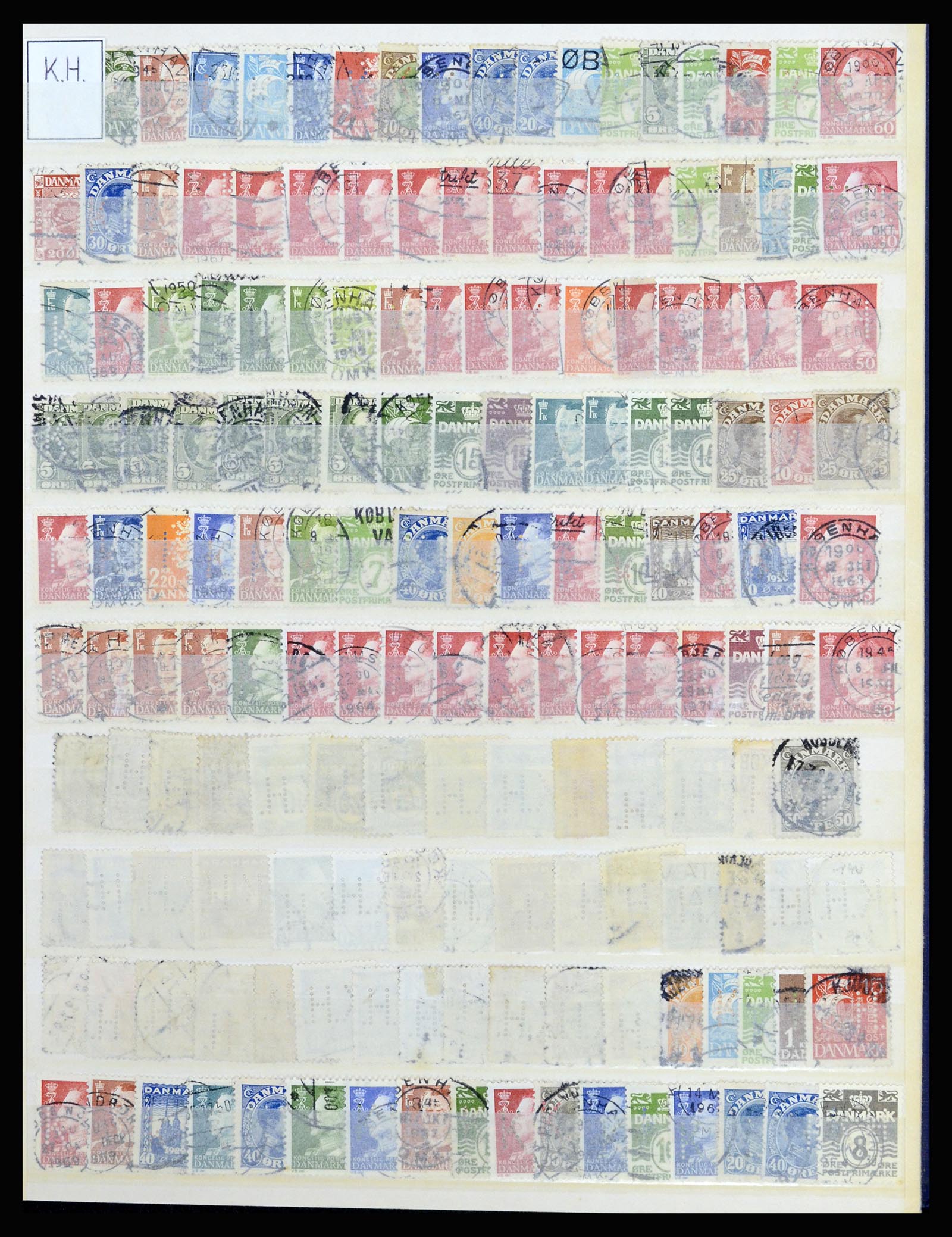 37056 052 - Postzegelverzameling 37056 Denemarken perfins.