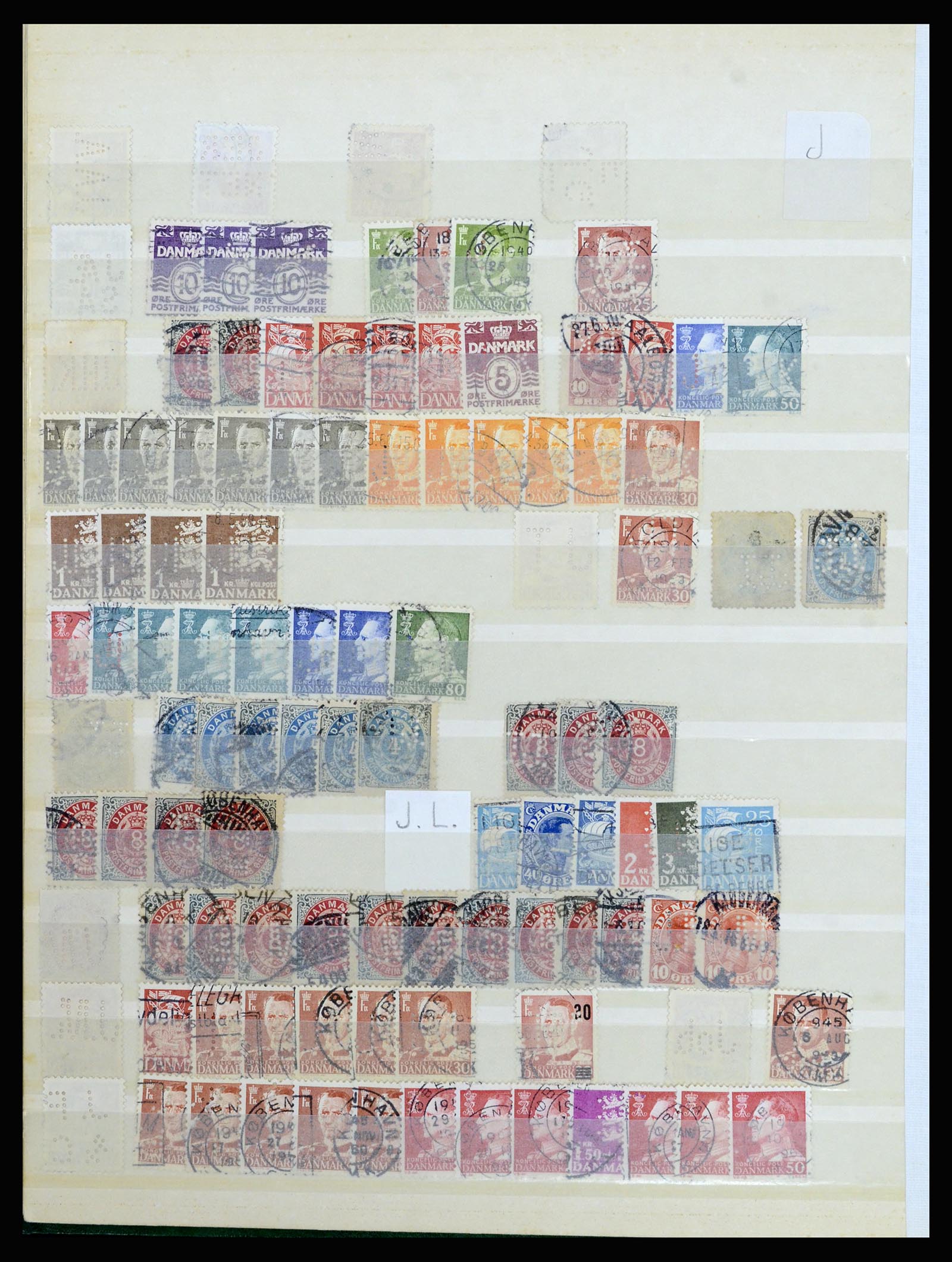 37056 078 - Postzegelverzameling 37056 Denemarken perfins.