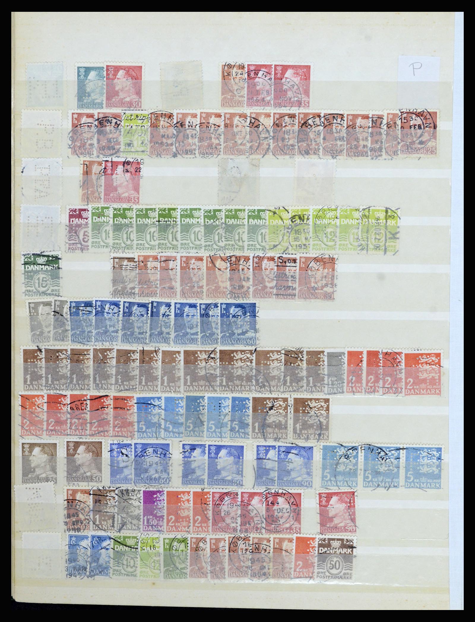 37056 086 - Postzegelverzameling 37056 Denemarken perfins.