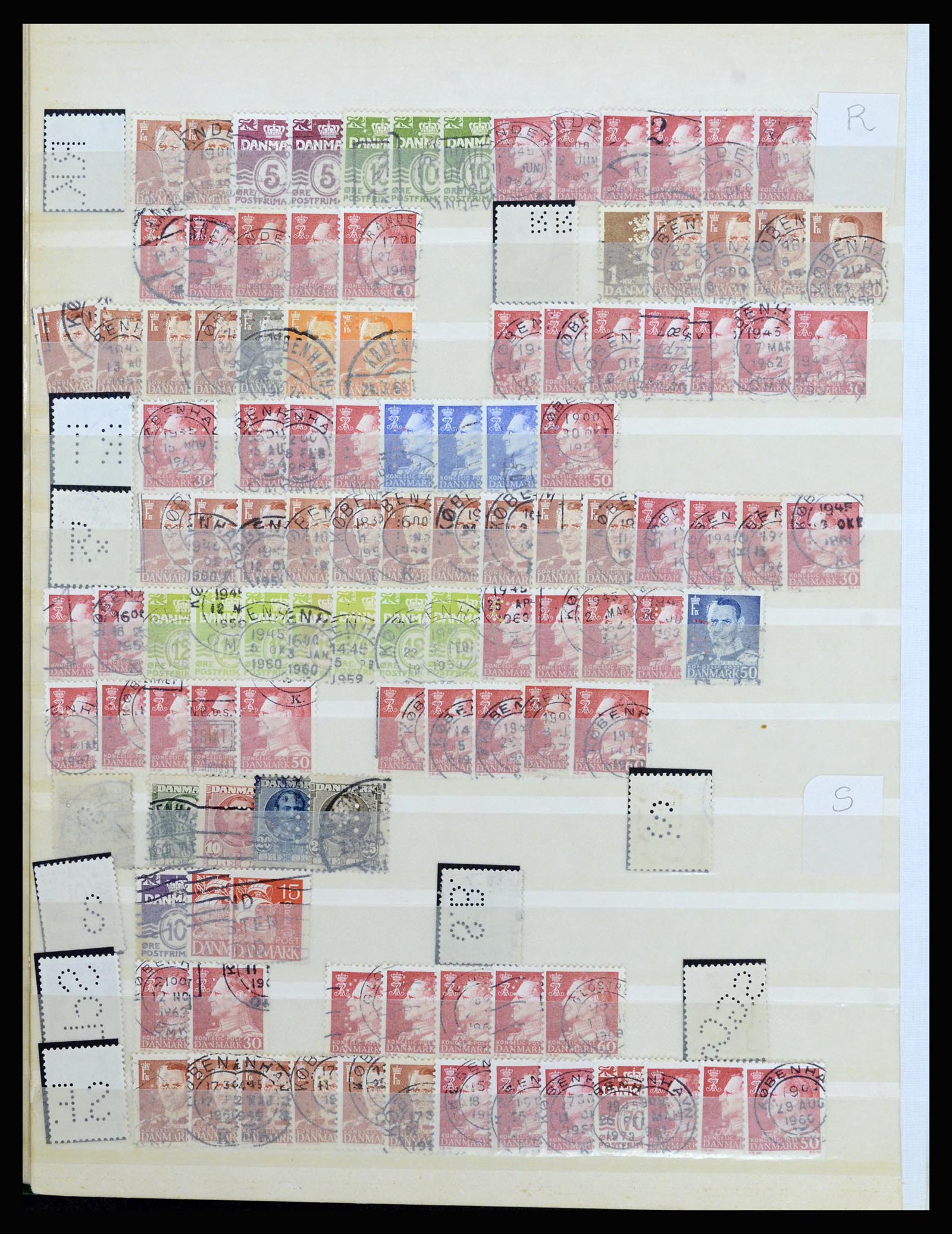 37056 088 - Postzegelverzameling 37056 Denemarken perfins.
