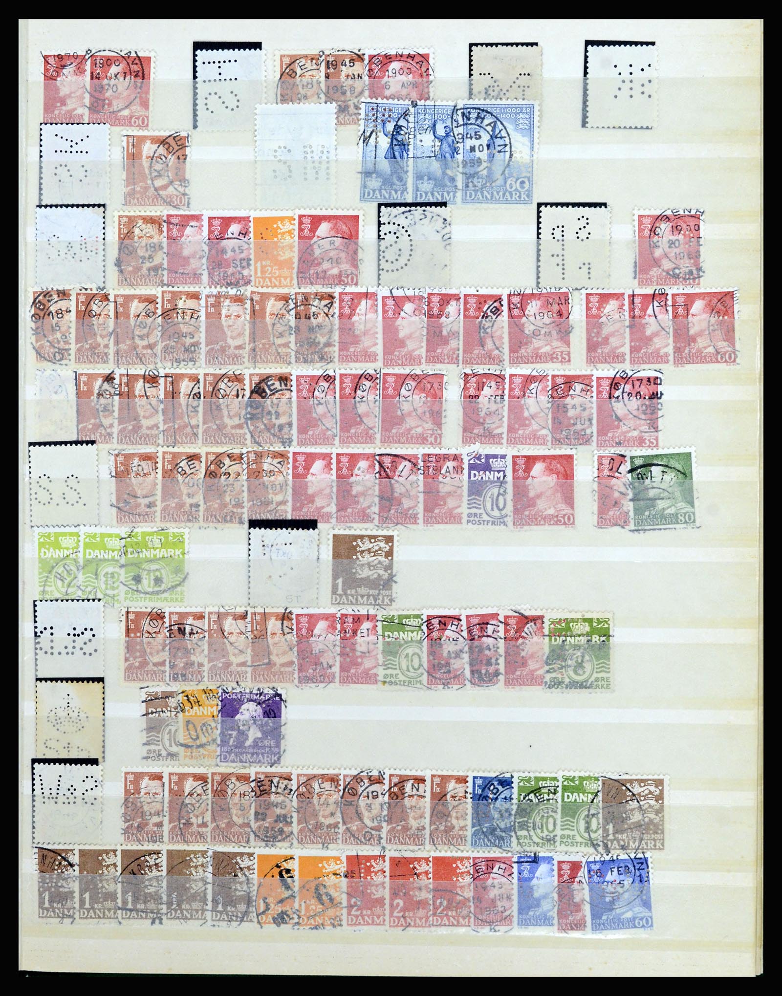 37056 089 - Postzegelverzameling 37056 Denemarken perfins.