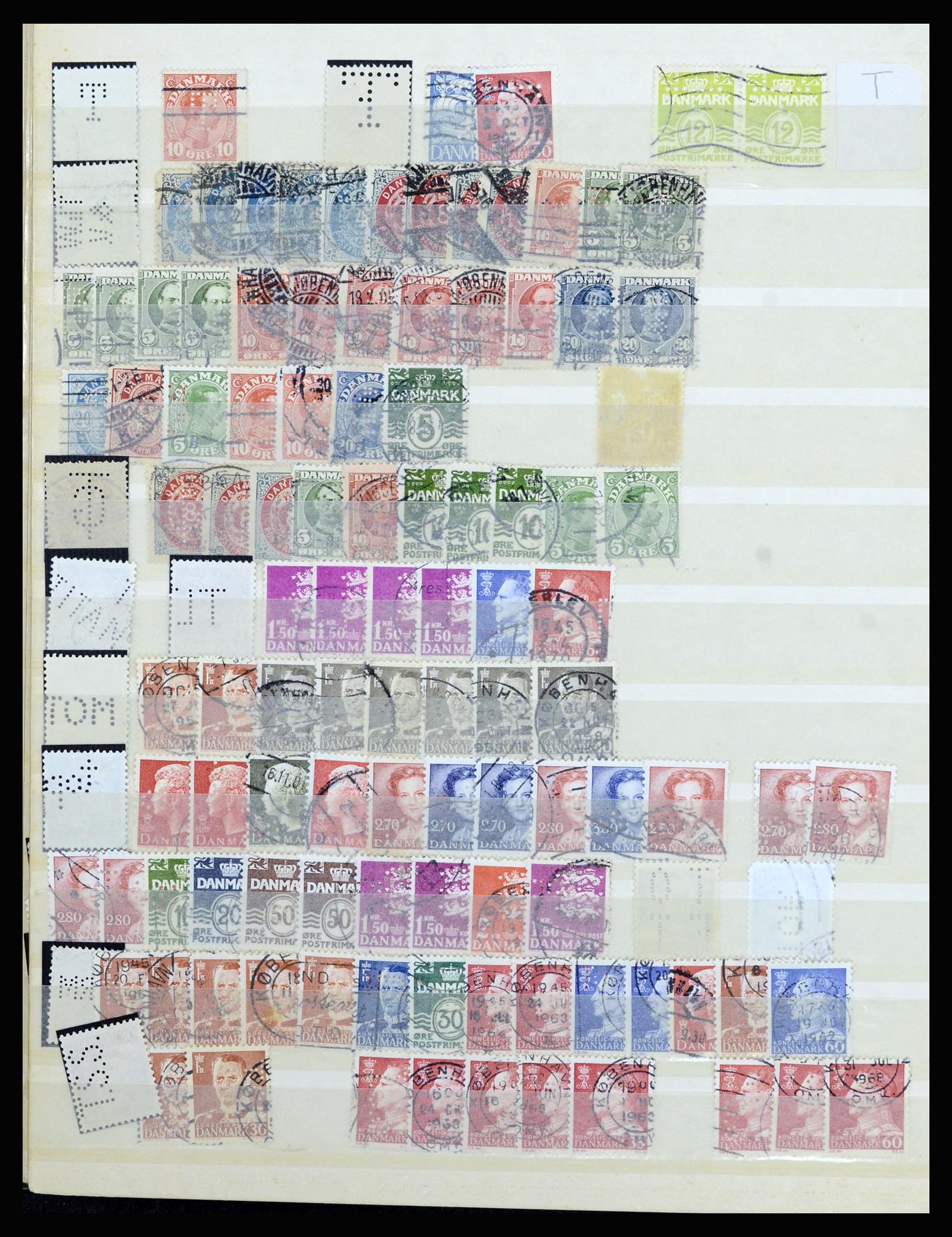 37056 090 - Postzegelverzameling 37056 Denemarken perfins.