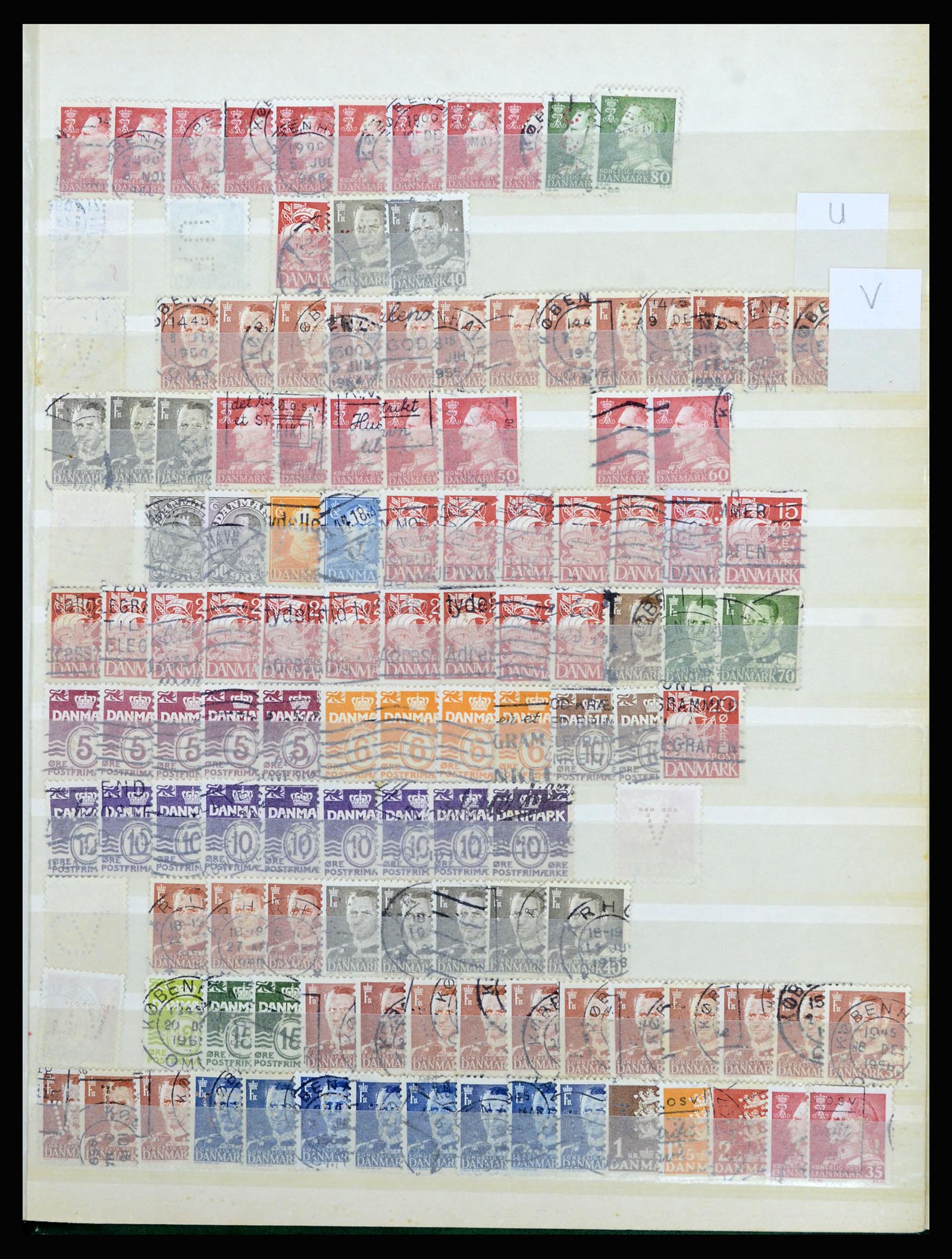 37056 091 - Postzegelverzameling 37056 Denemarken perfins.