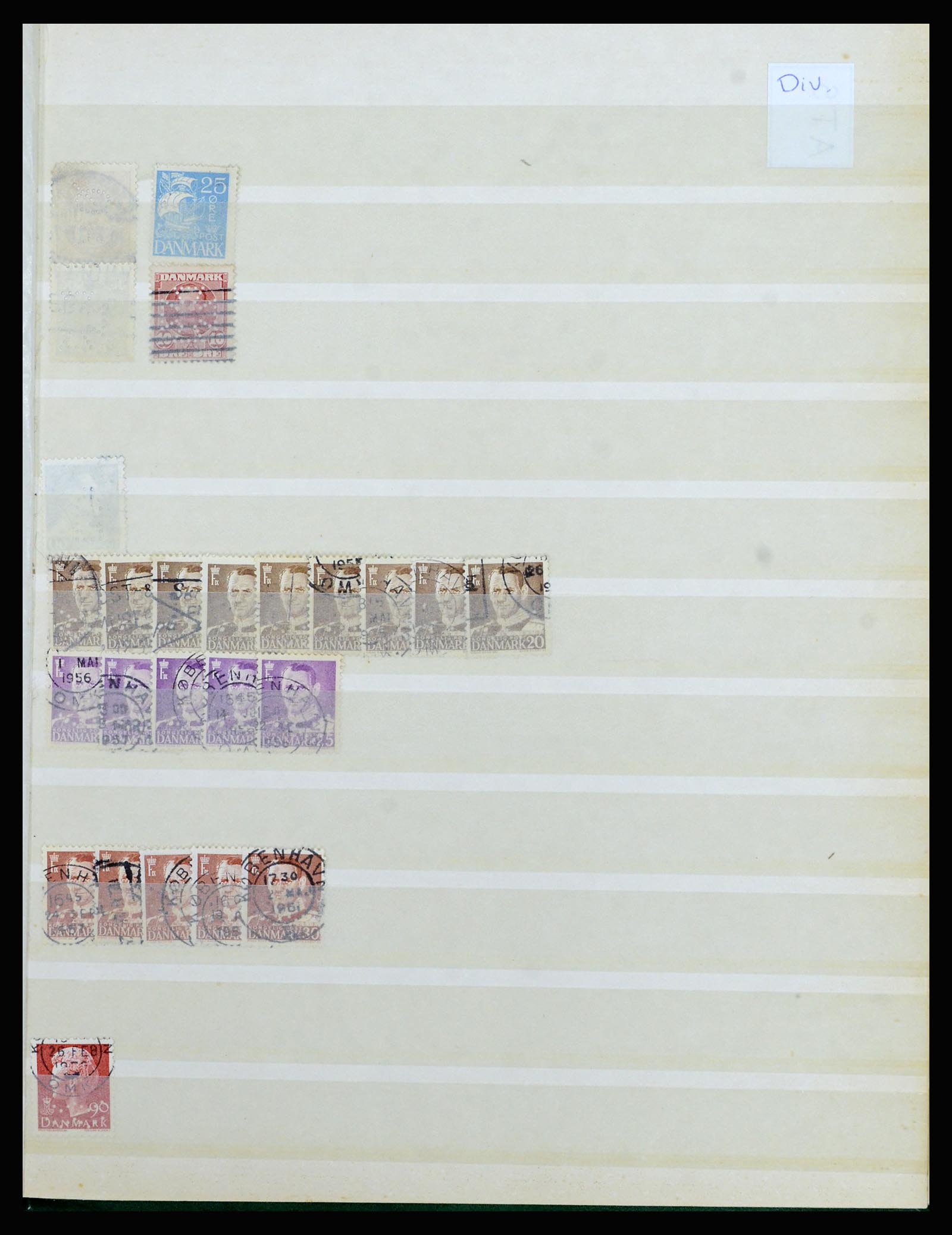 37056 093 - Postzegelverzameling 37056 Denemarken perfins.