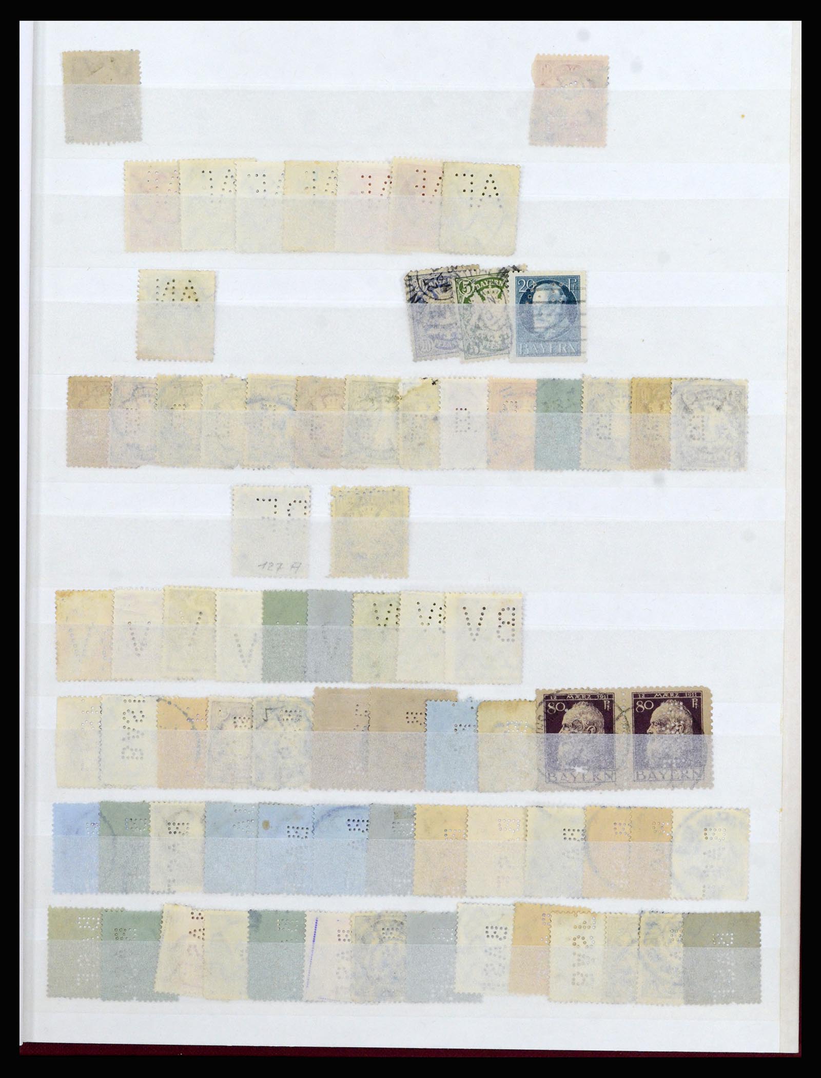 37057 015 - Postzegelverzameling 37057 Wereld perfins 1880-1950.