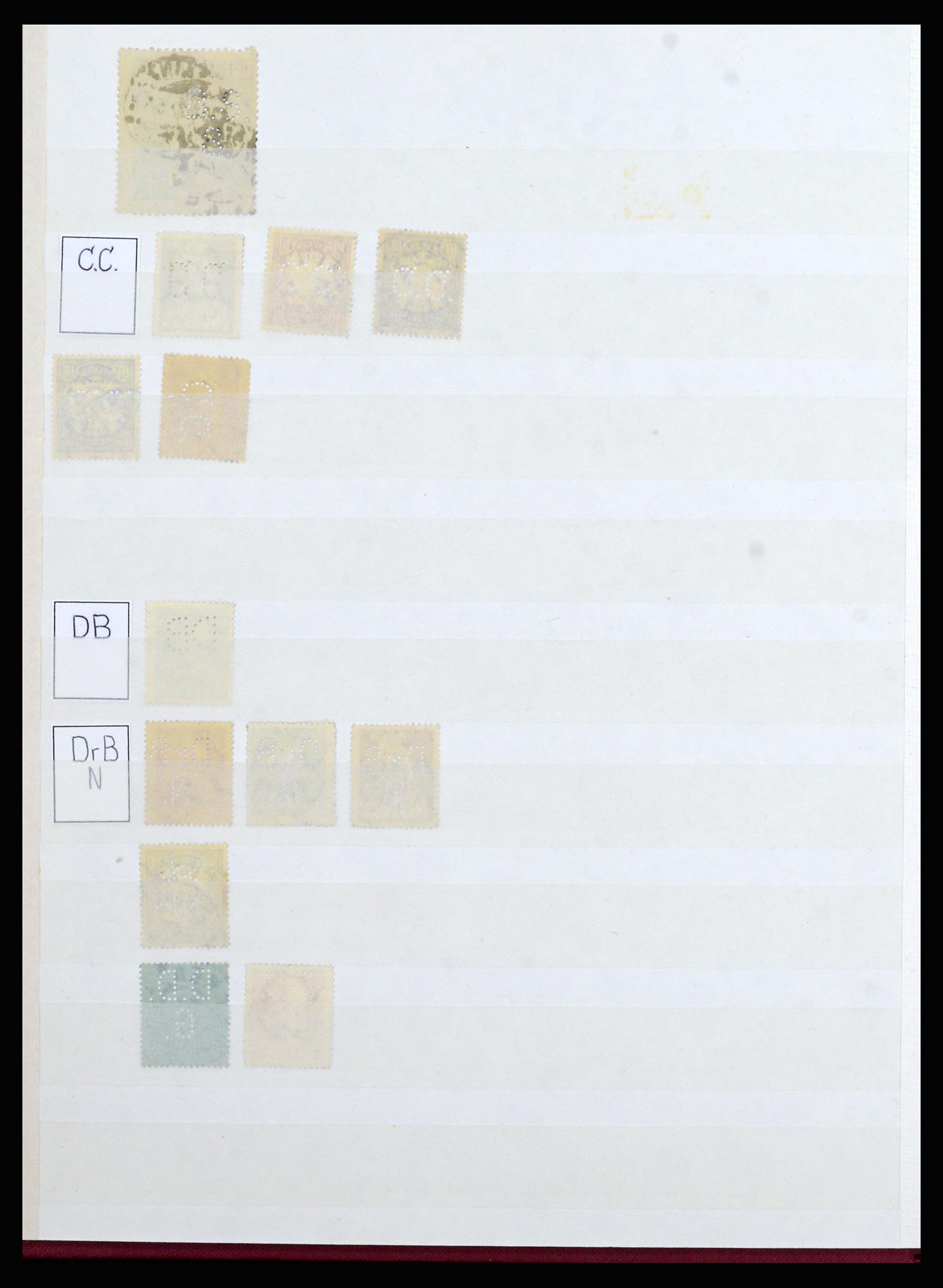 37057 016 - Postzegelverzameling 37057 Wereld perfins 1880-1950.