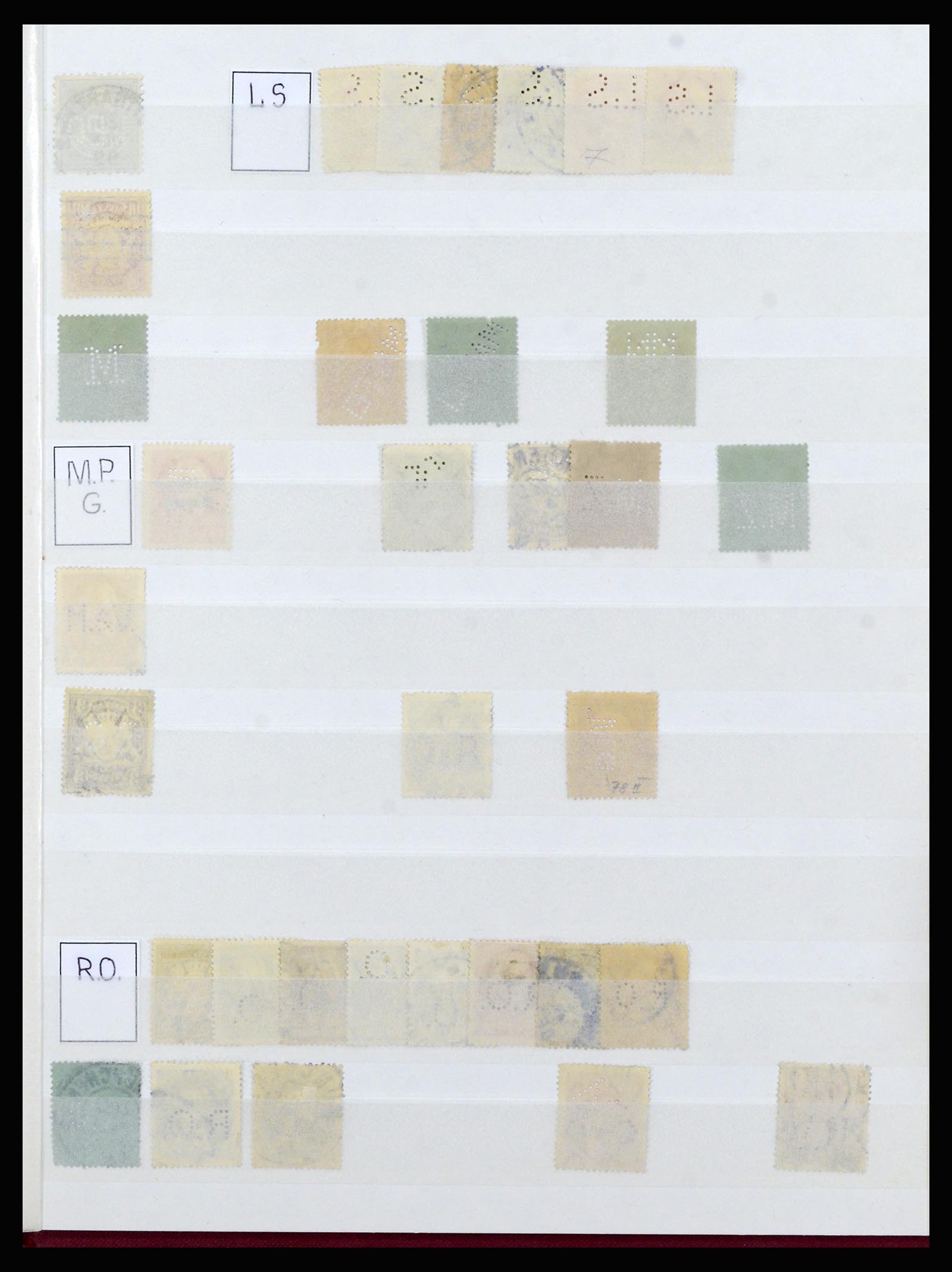 37057 021 - Postzegelverzameling 37057 Wereld perfins 1880-1950.