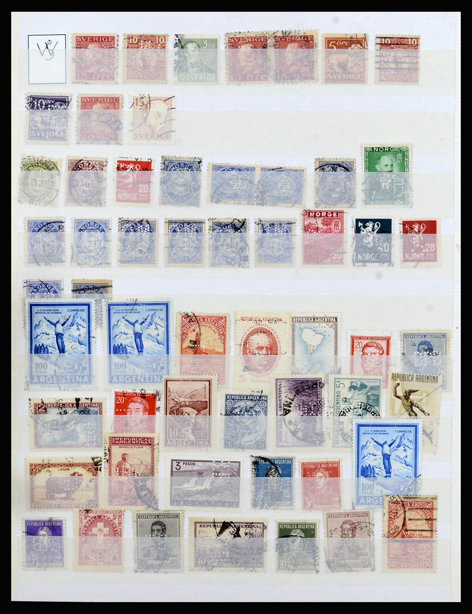 37057 027 - Postzegelverzameling 37057 Wereld perfins 1880-1950.