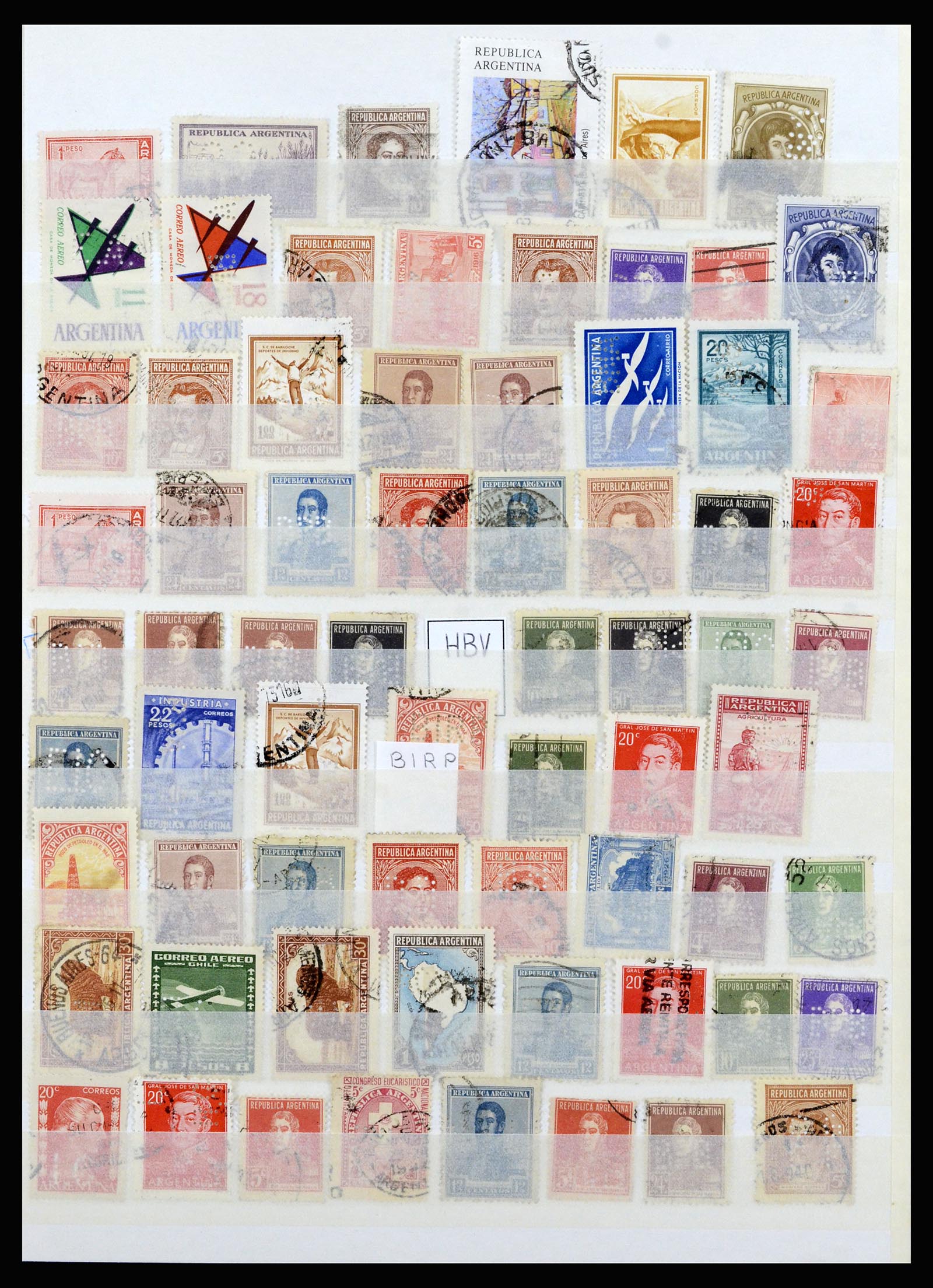 37057 028 - Postzegelverzameling 37057 Wereld perfins 1880-1950.