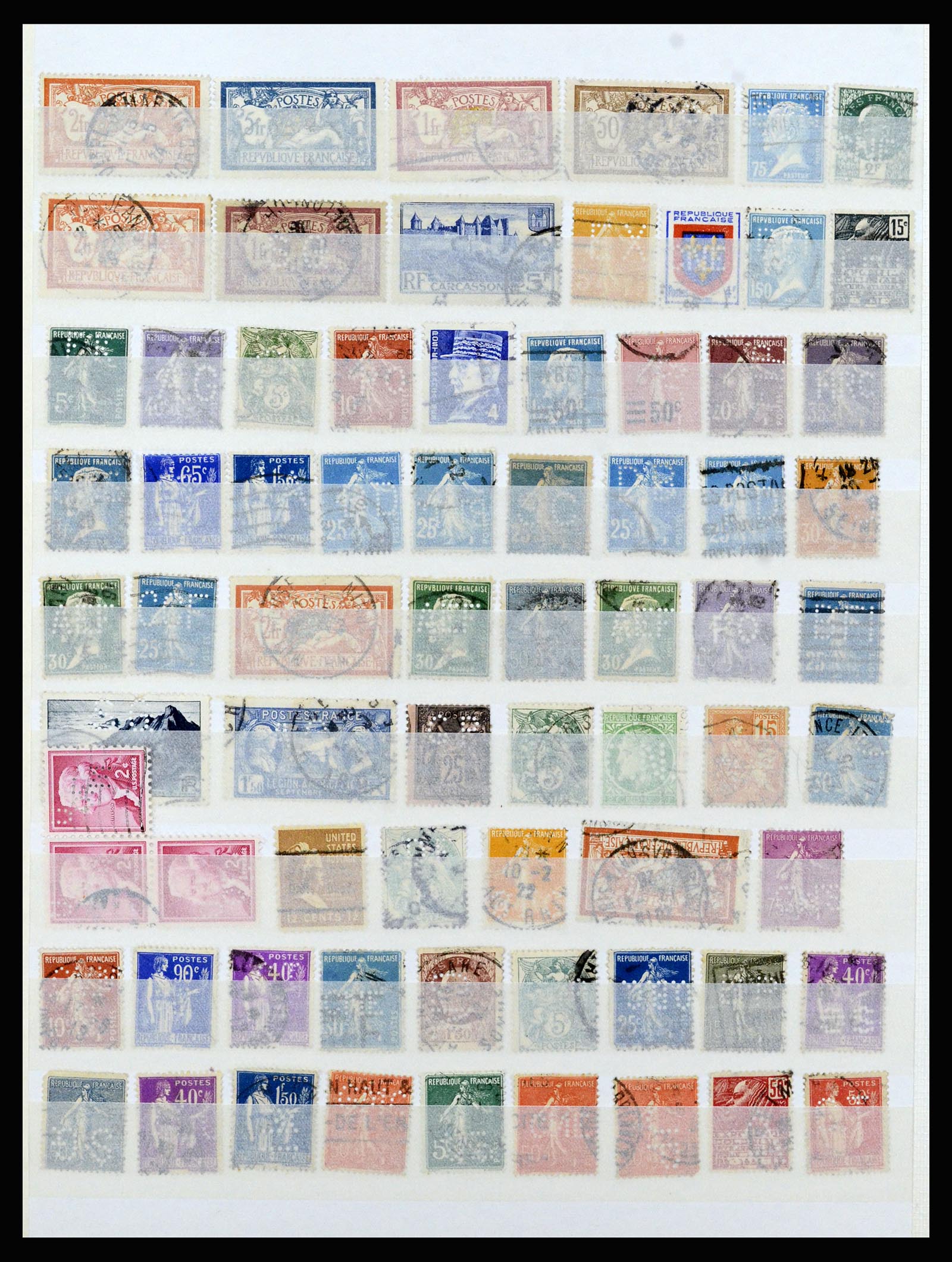 37057 035 - Postzegelverzameling 37057 Wereld perfins 1880-1950.
