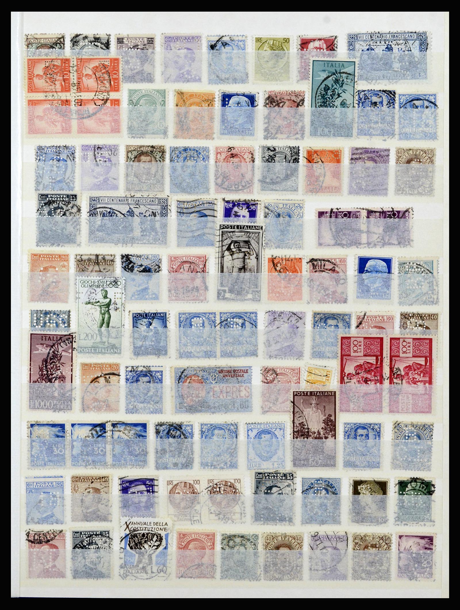 37057 048 - Postzegelverzameling 37057 Wereld perfins 1880-1950.