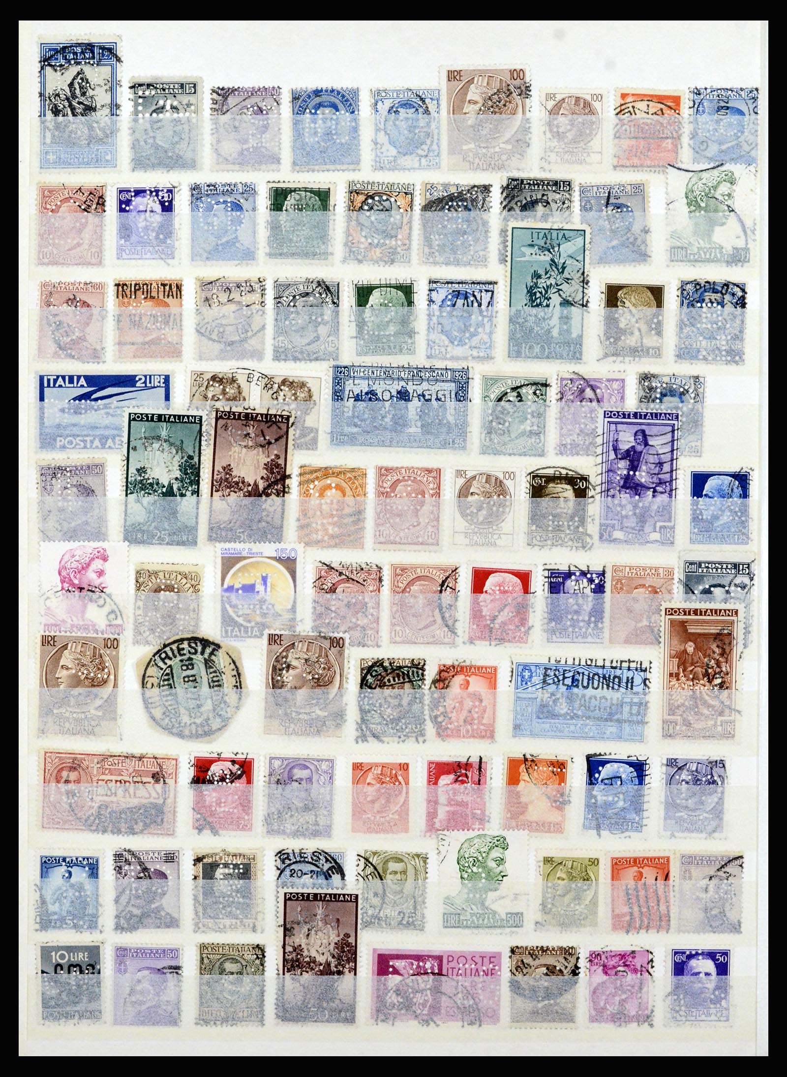 37057 049 - Postzegelverzameling 37057 Wereld perfins 1880-1950.