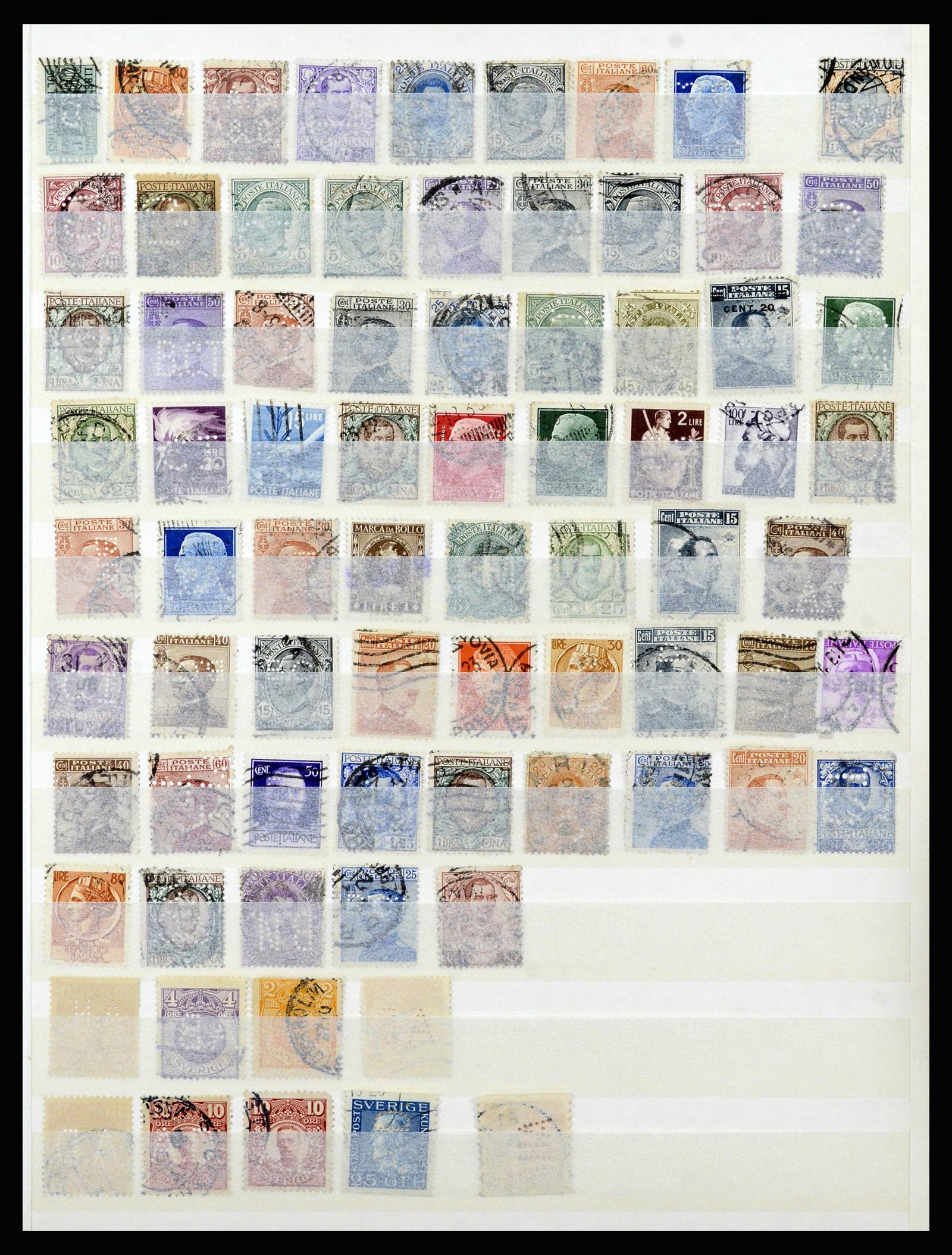 37057 050 - Postzegelverzameling 37057 Wereld perfins 1880-1950.