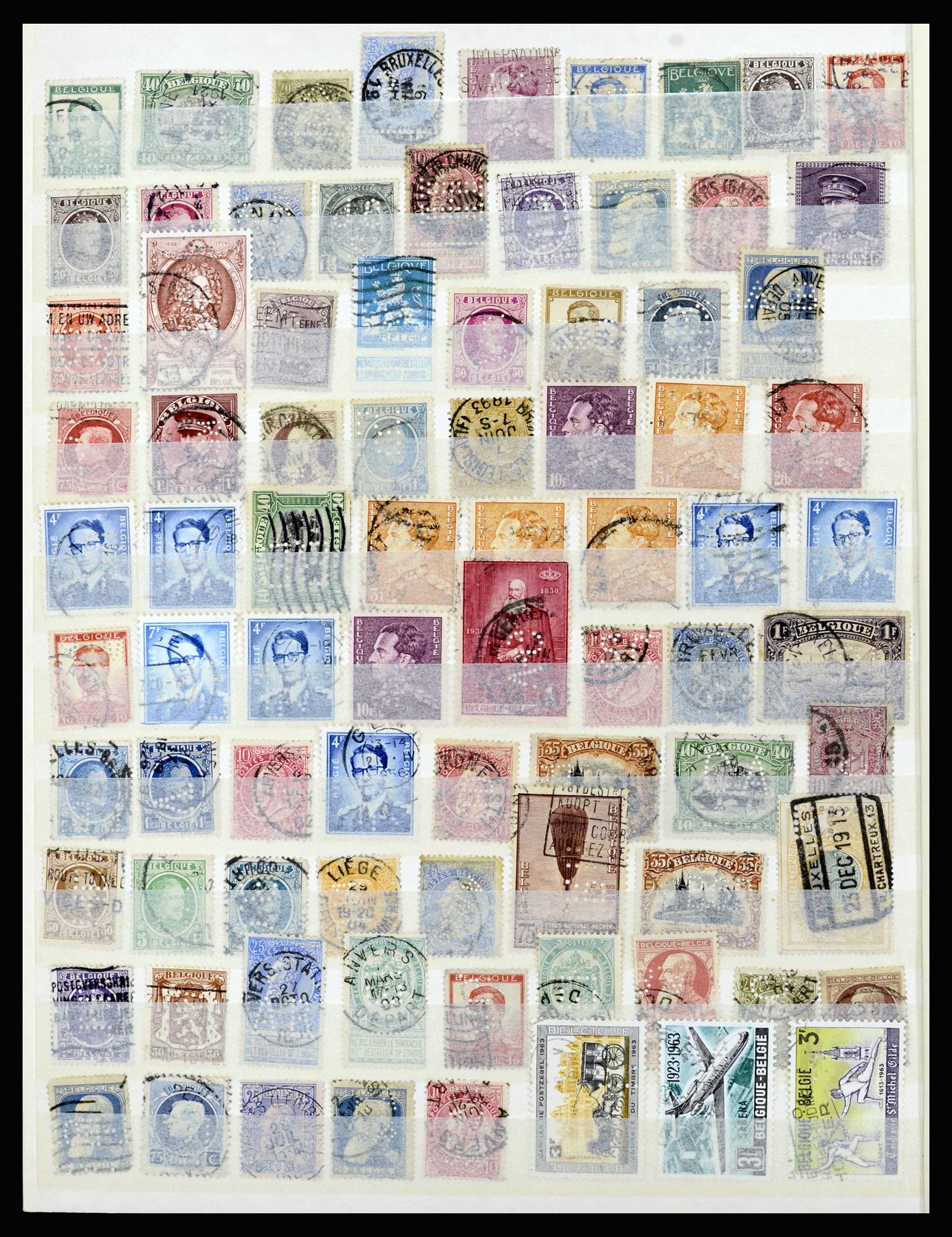 37057 053 - Postzegelverzameling 37057 Wereld perfins 1880-1950.