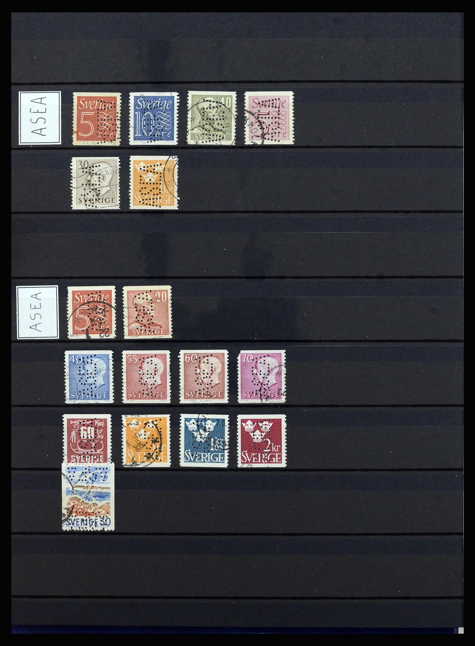 37057 057 - Postzegelverzameling 37057 Wereld perfins 1880-1950.