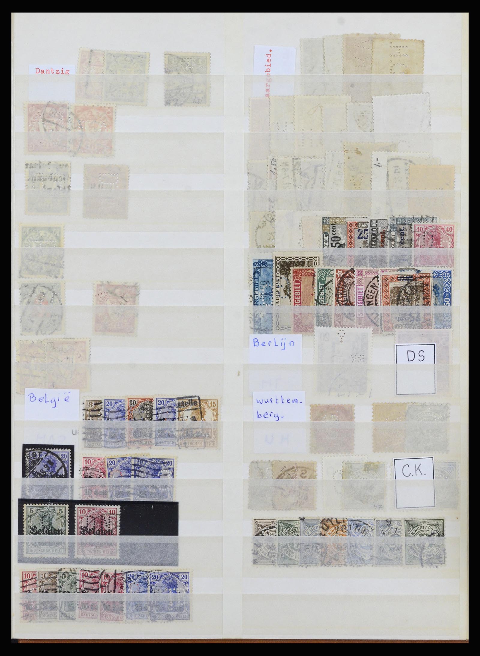 37057 108 - Postzegelverzameling 37057 Wereld perfins 1880-1950.