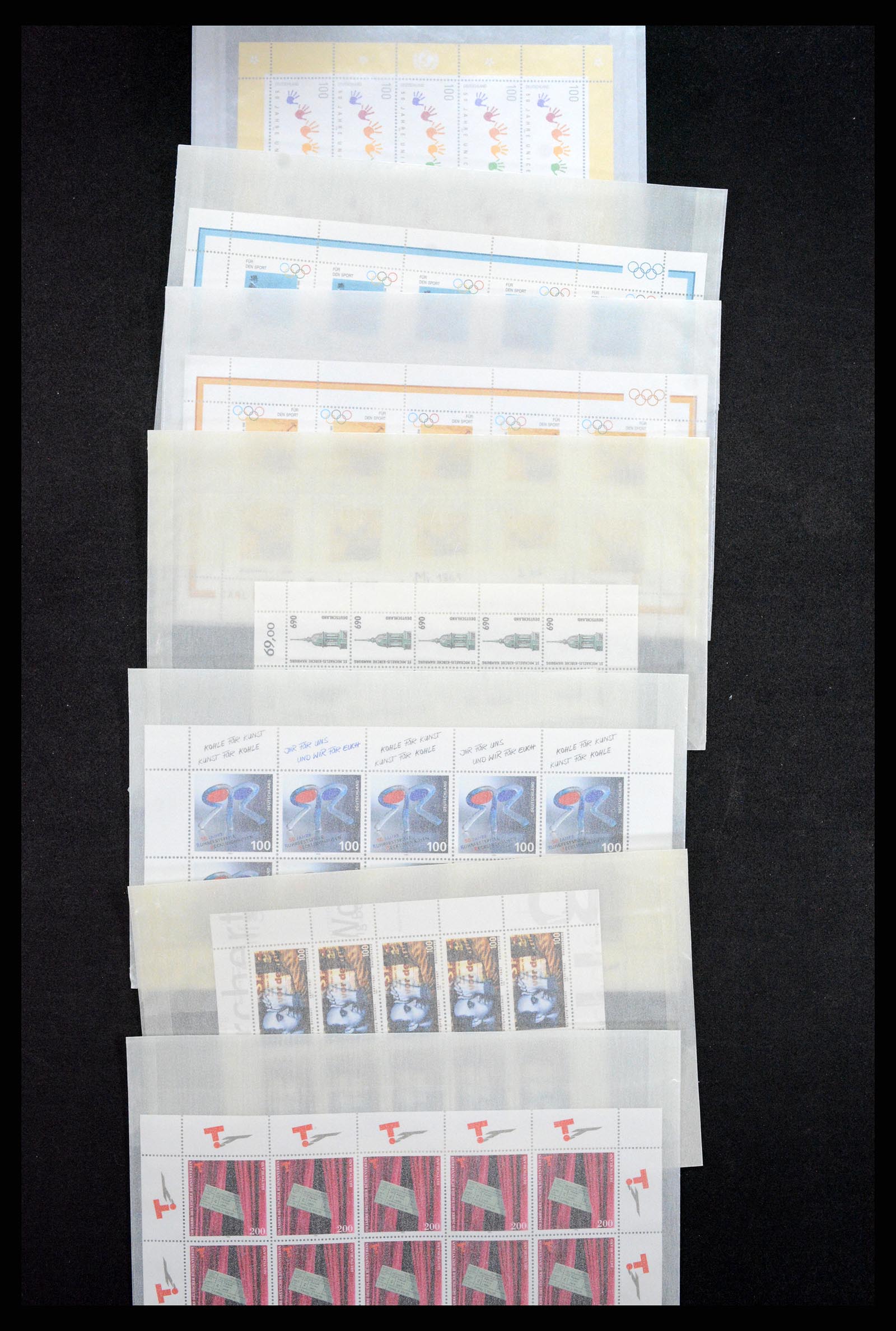 37119 003 - Postzegelverzameling 37119 Bundespost velletjes van 10.