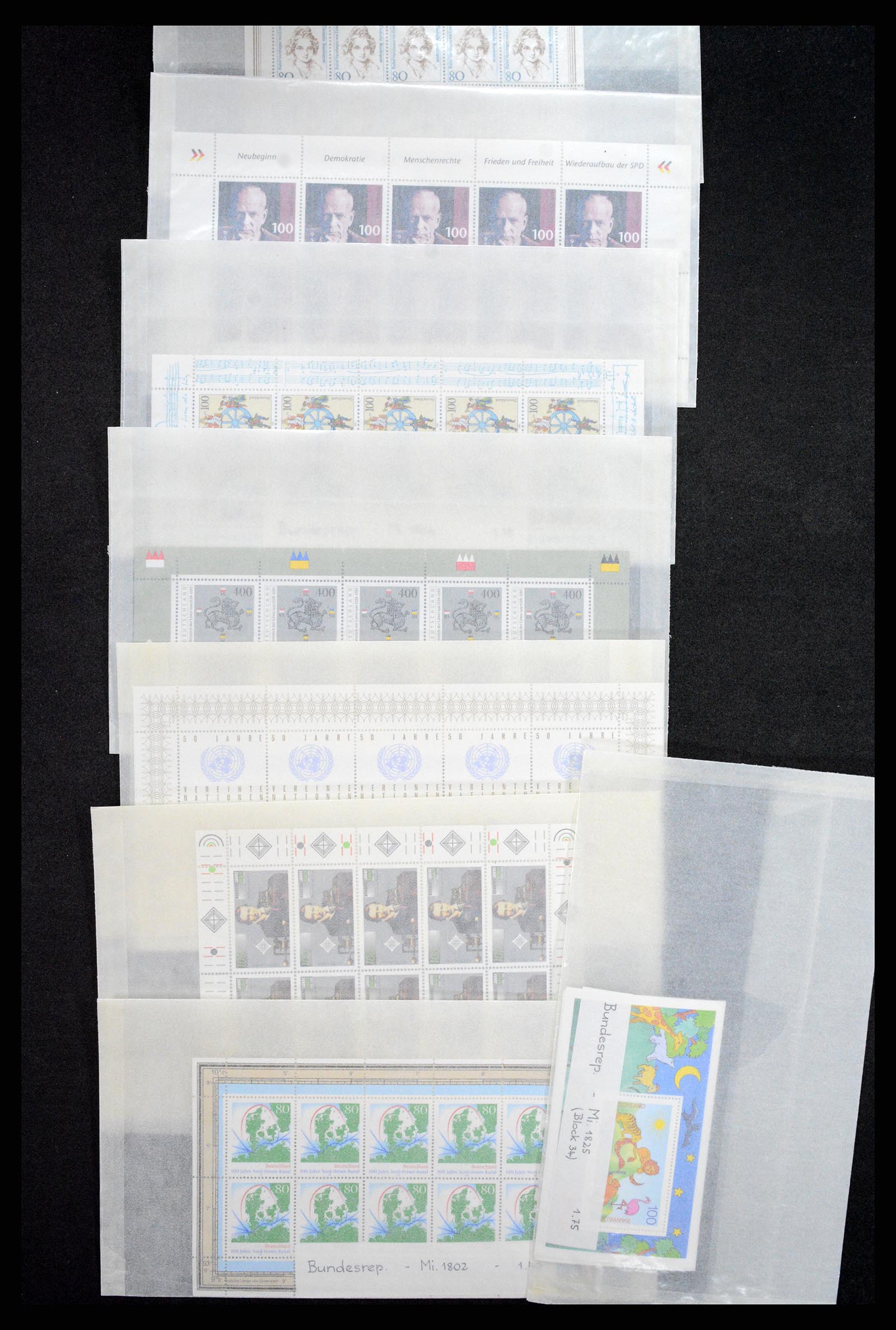 37119 018 - Postzegelverzameling 37119 Bundespost velletjes van 10.