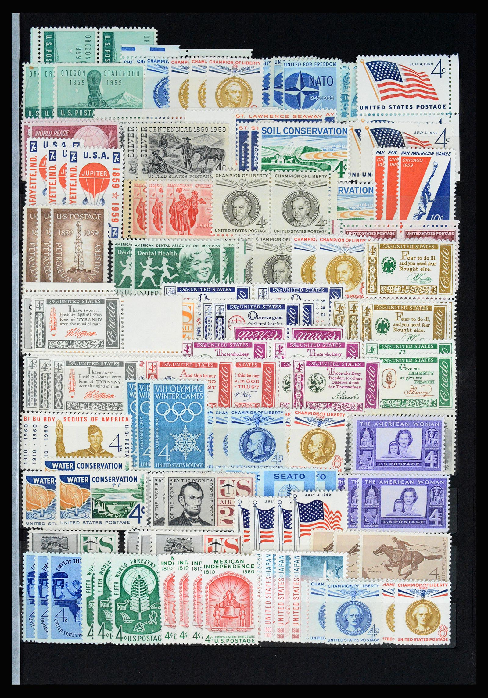 37131 016 - Postzegelverzameling 37131 USA 1851-1990.
