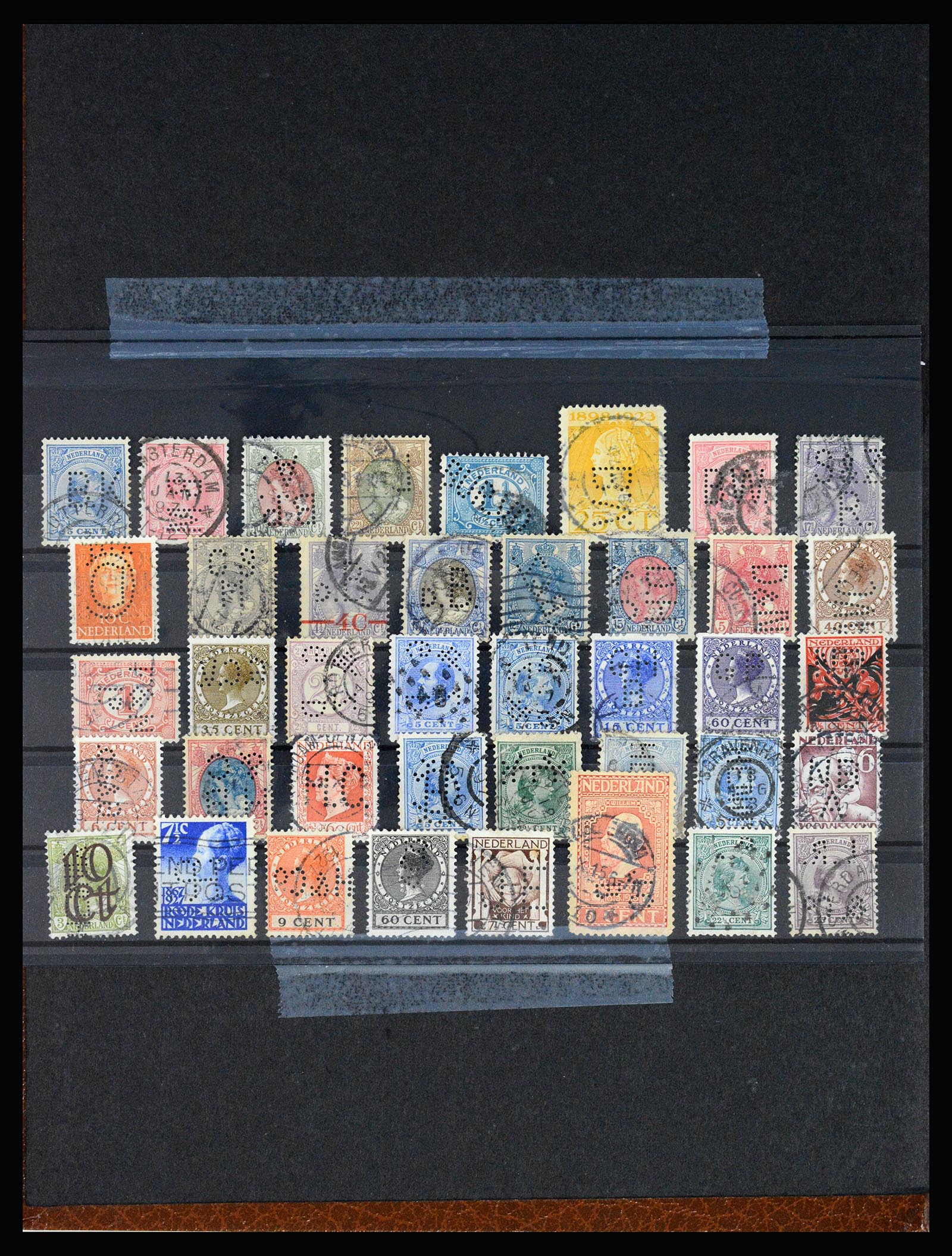 37183 001 - Postzegelverzameling 37183 Nederland firmaperforaties 1872-1960.