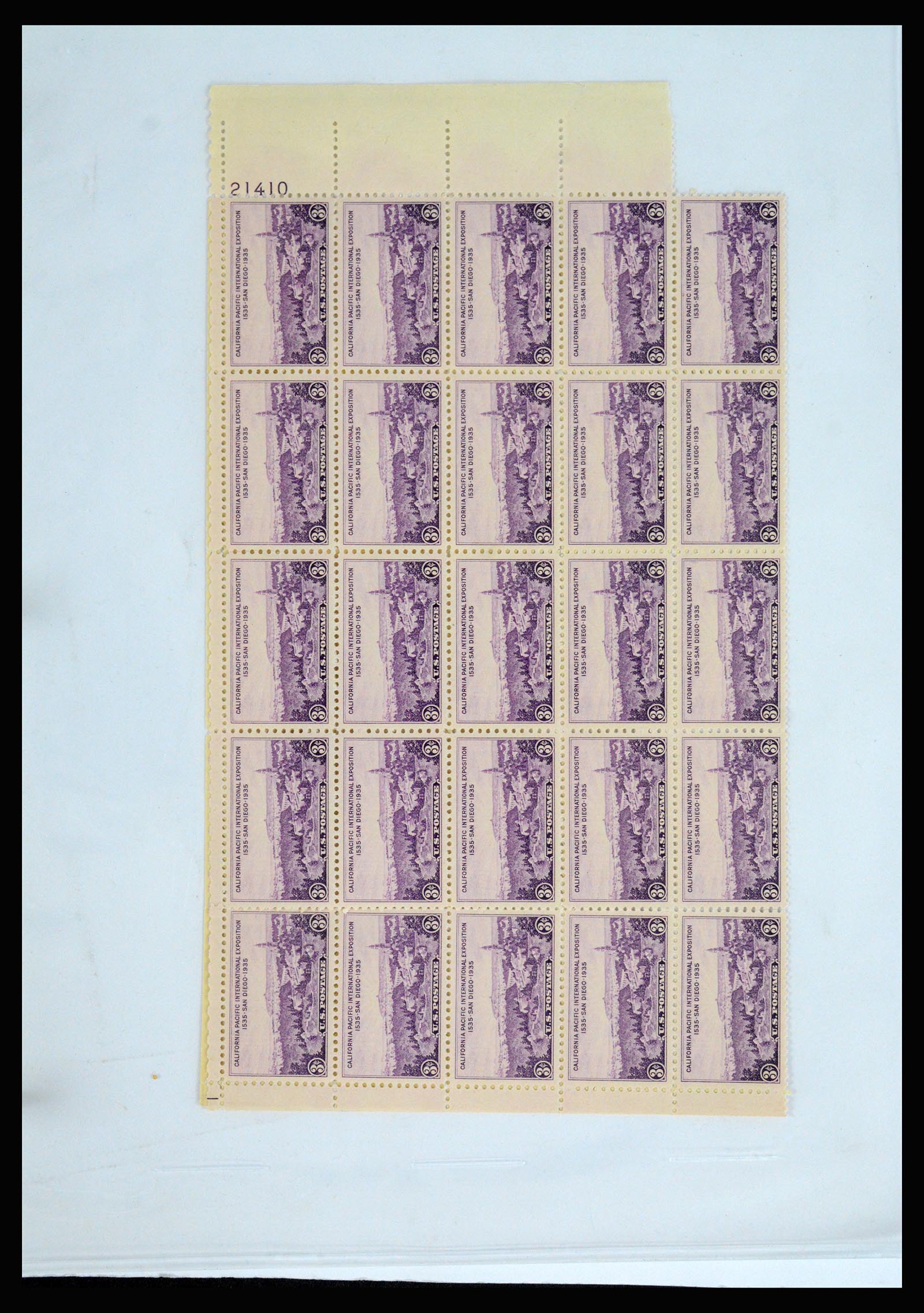 37200 267 - Stamp collection 37200 USA supercollection 1847-1969.