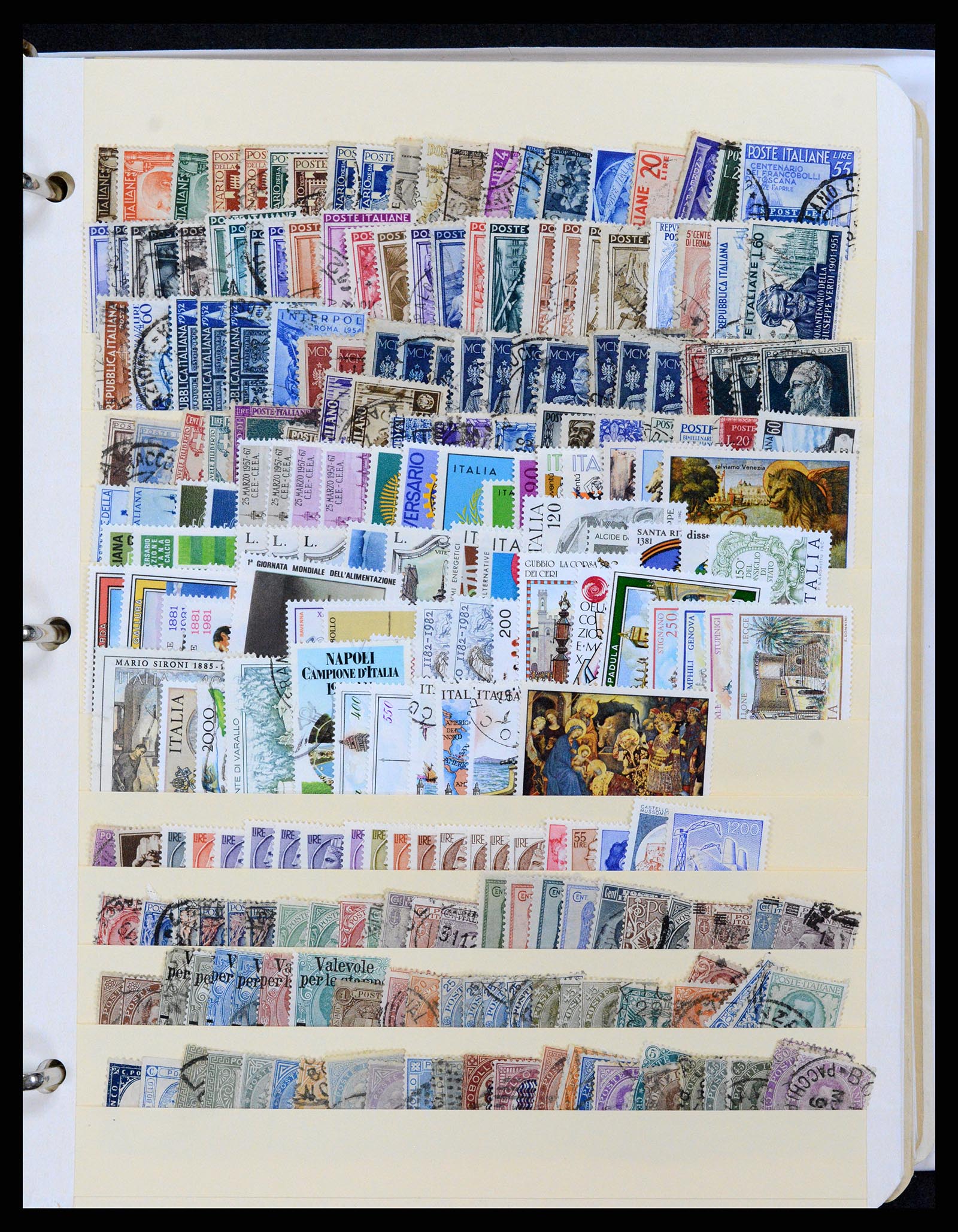 37230 299 - Stamp collection 37230 Italy and territories 1862-1990.