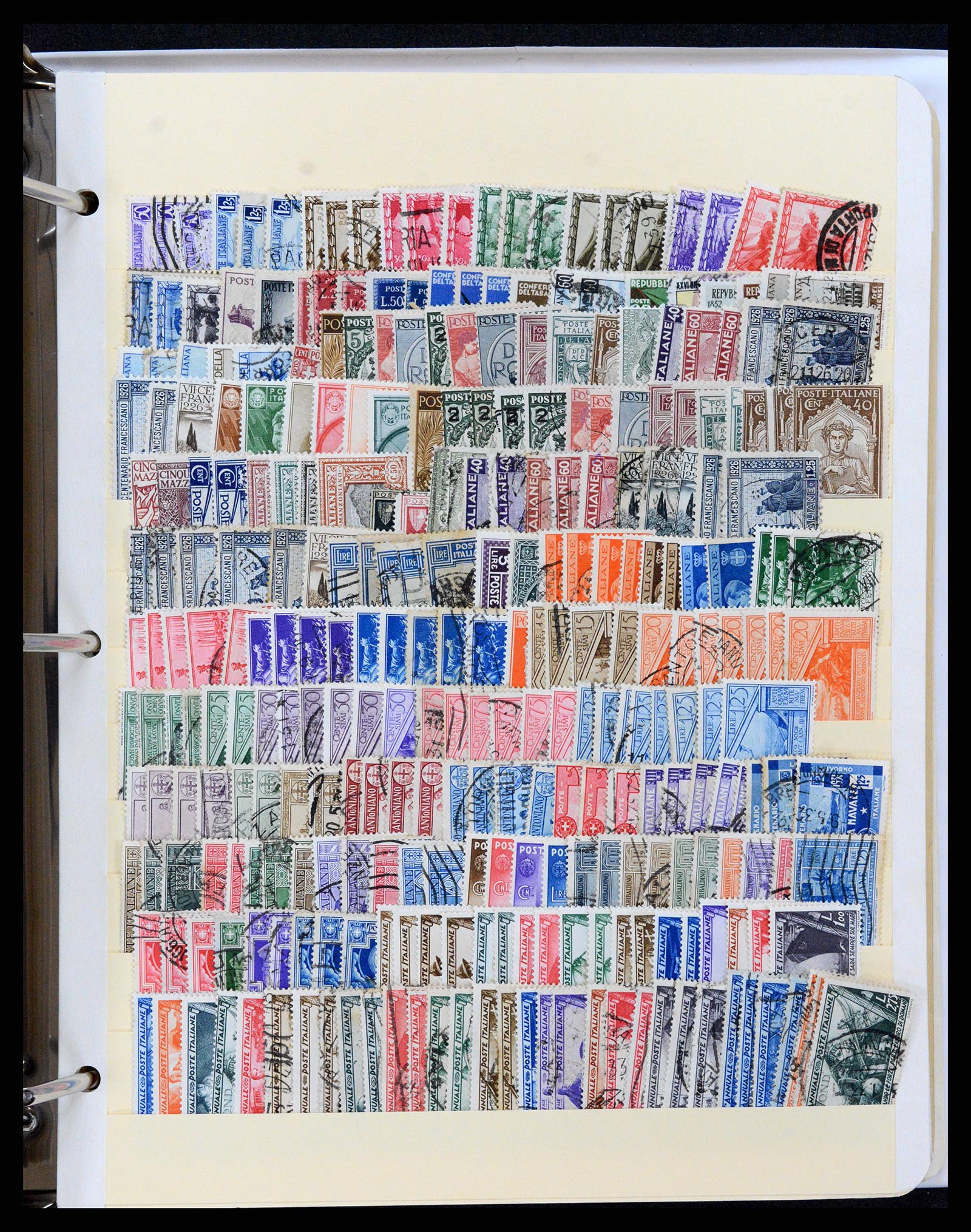 37230 308 - Postzegelverzameling 37230 Italië en gebieden 1862-1990.