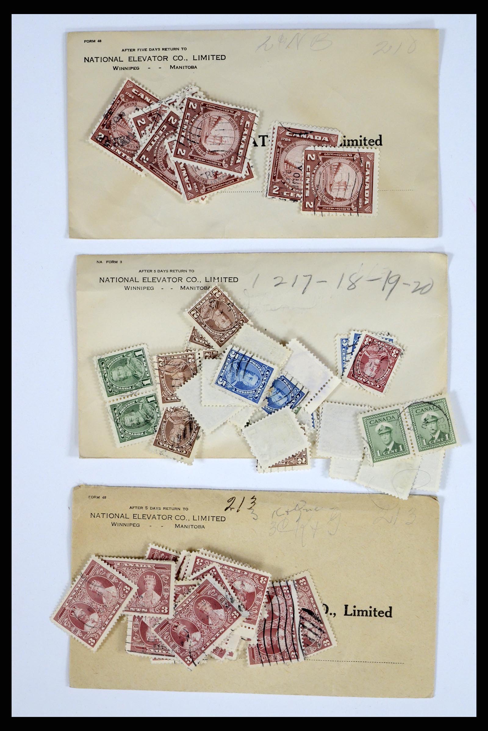 37243 421 - Stamp collection 37243 Canada 1868-1955.