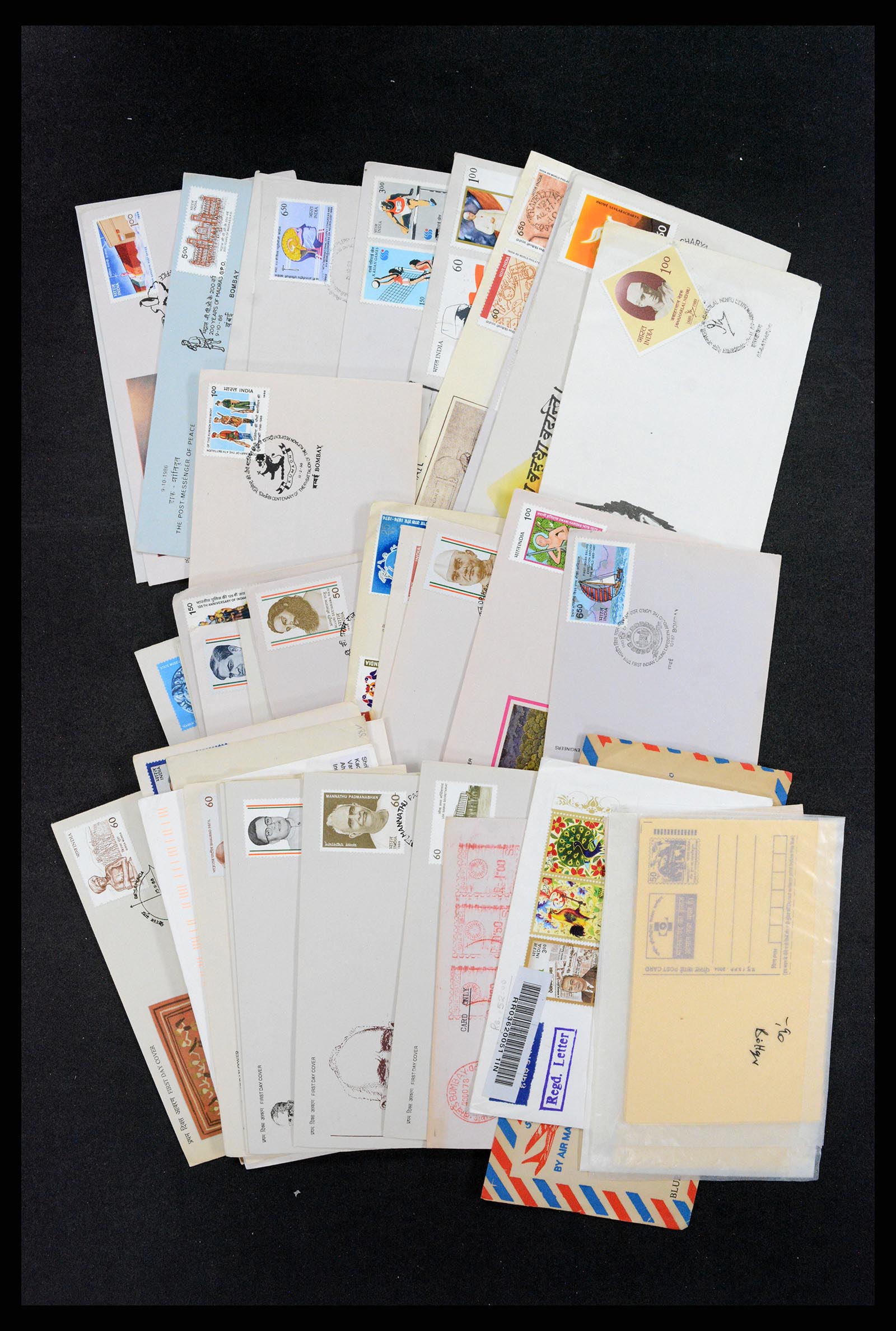37309 003 - Postzegelverzameling 37309 India postwaardestukken 1947-2000.
