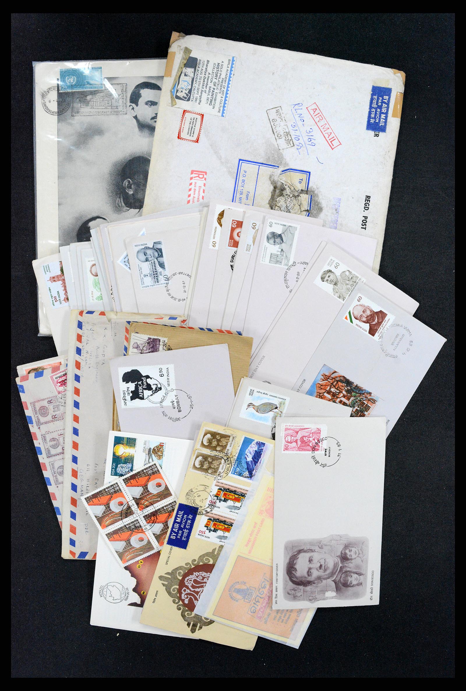 37309 010 - Postzegelverzameling 37309 India postwaardestukken 1947-2000.